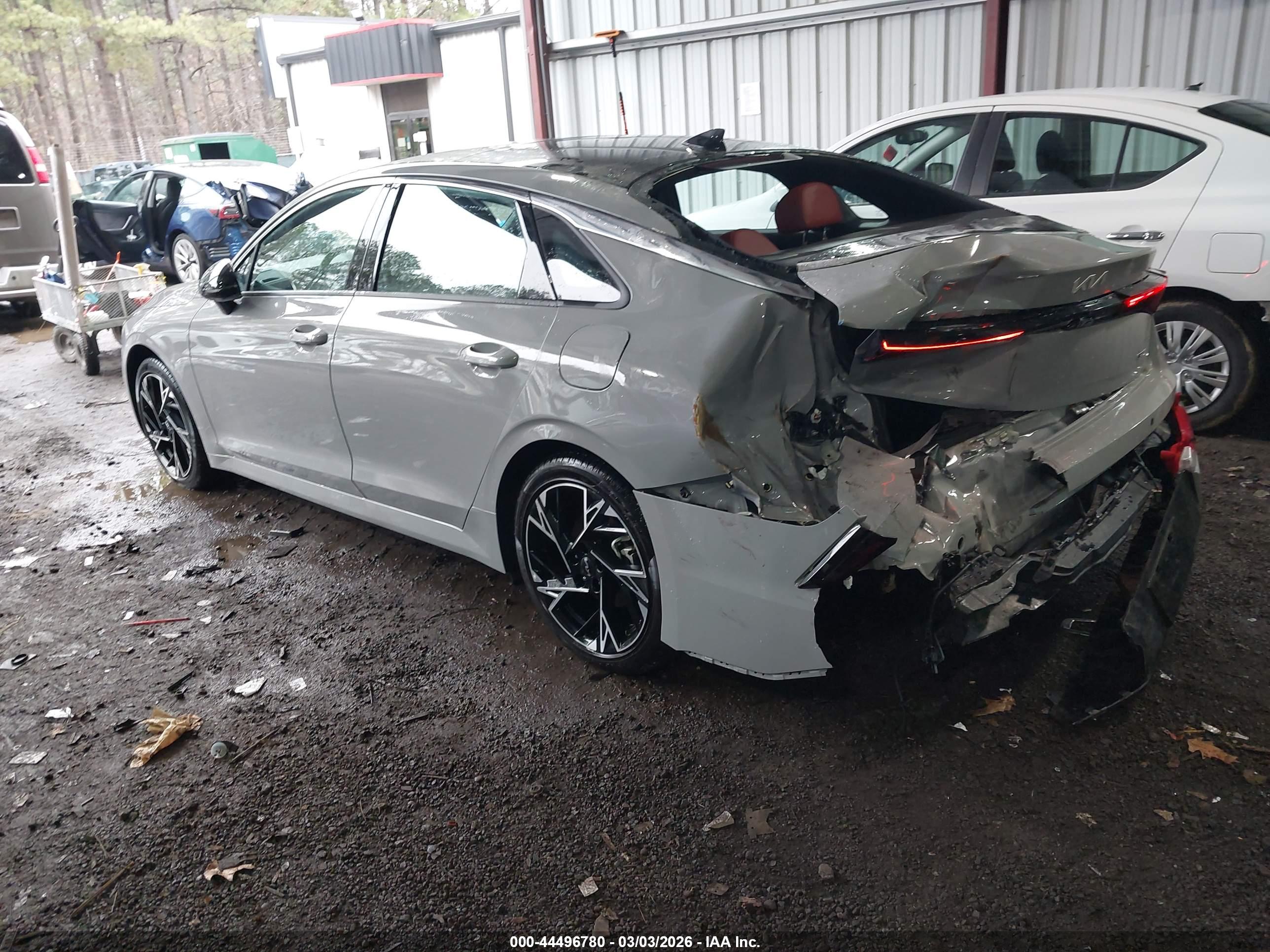 KIA K5 image 3