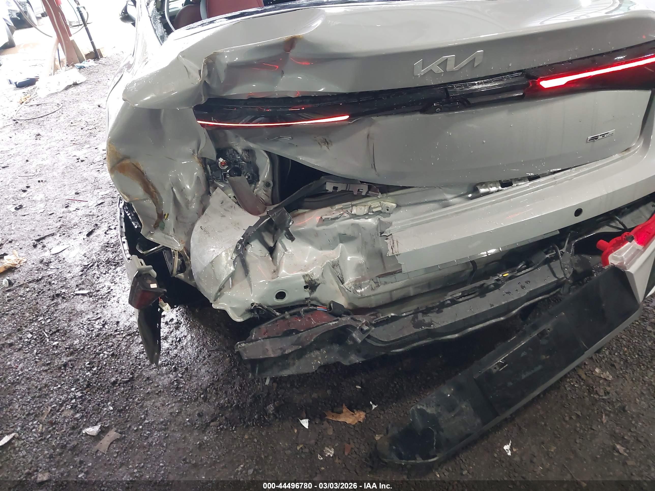 KIA K5 image 6