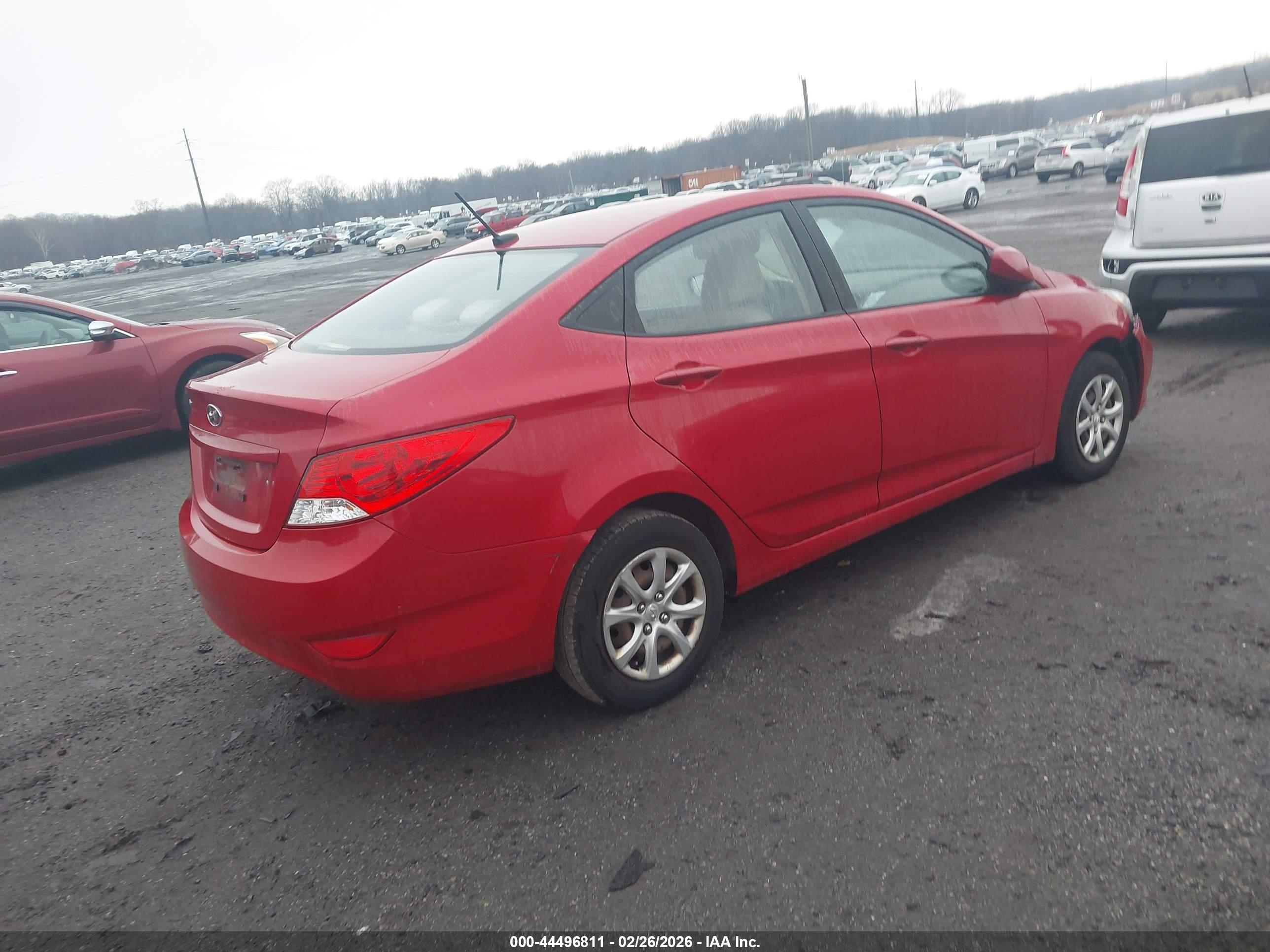 HYUNDAI ACCENT image 4