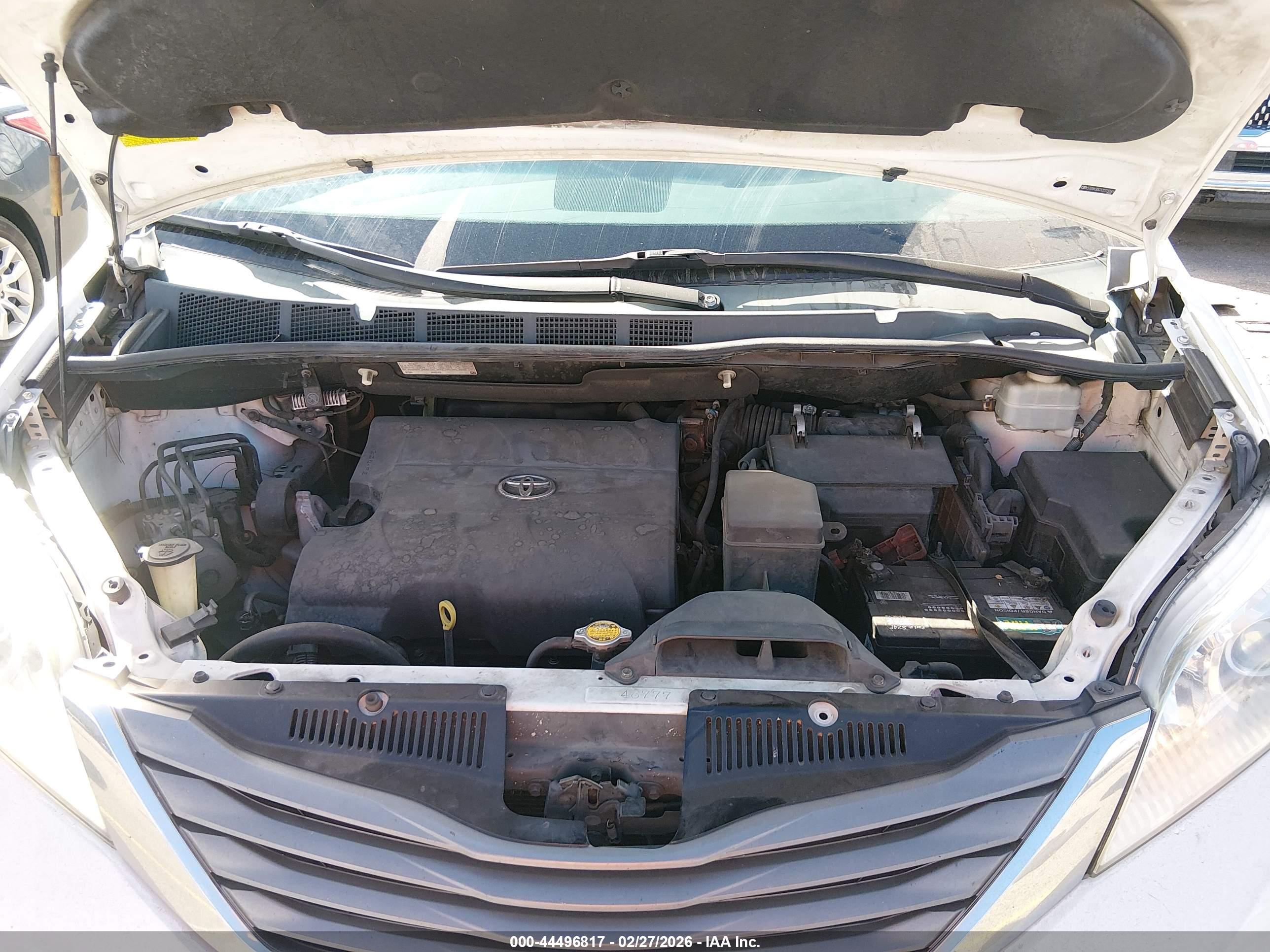 TOYOTA SIENNA image 10