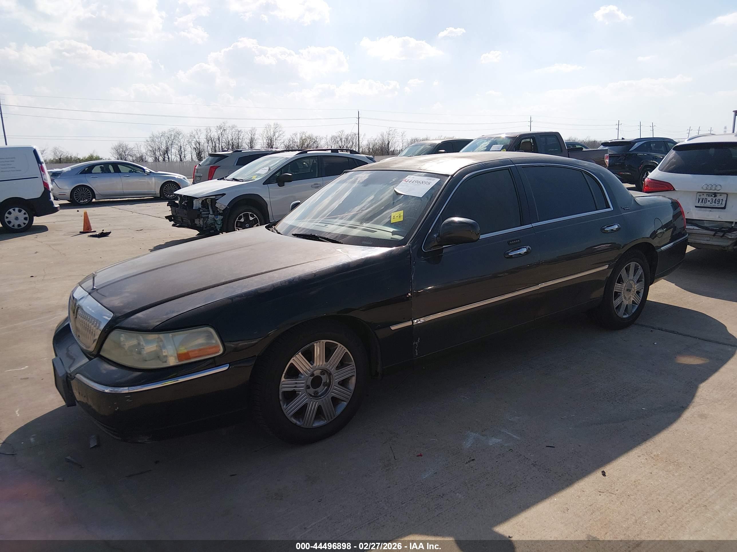 LINCOLN TOWN image 2