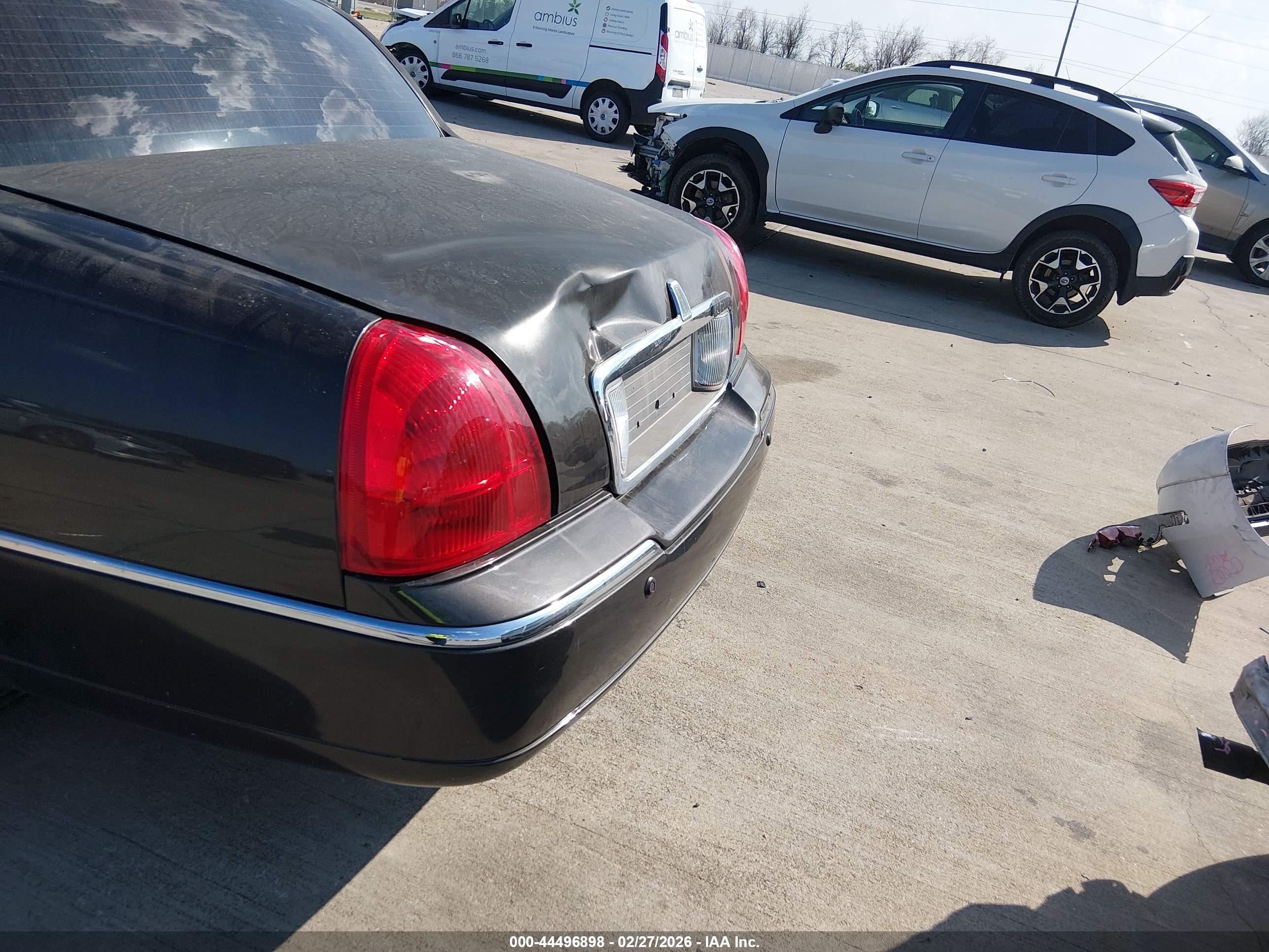 LINCOLN TOWN image 6