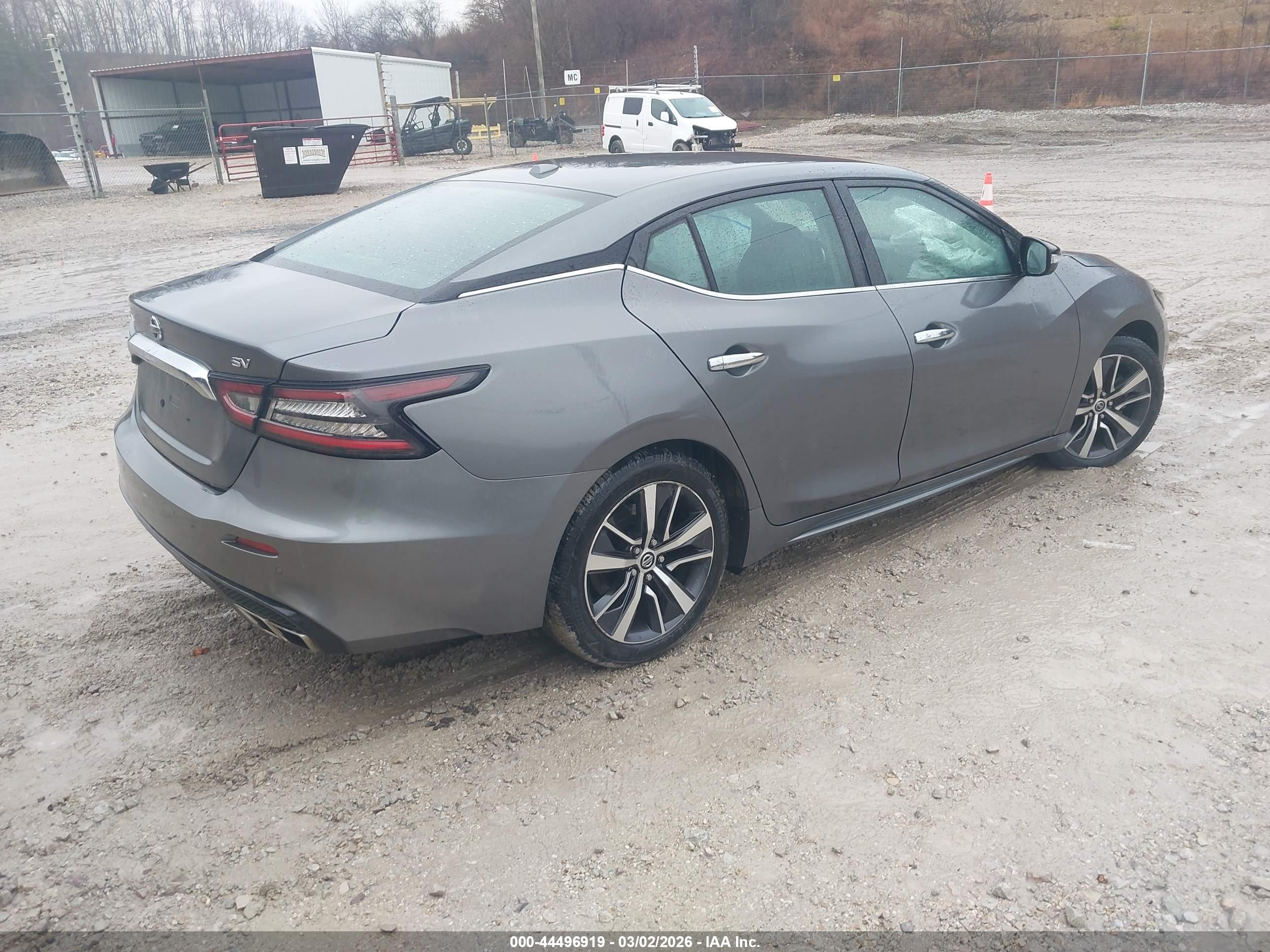 NISSAN MAXIMA image 4