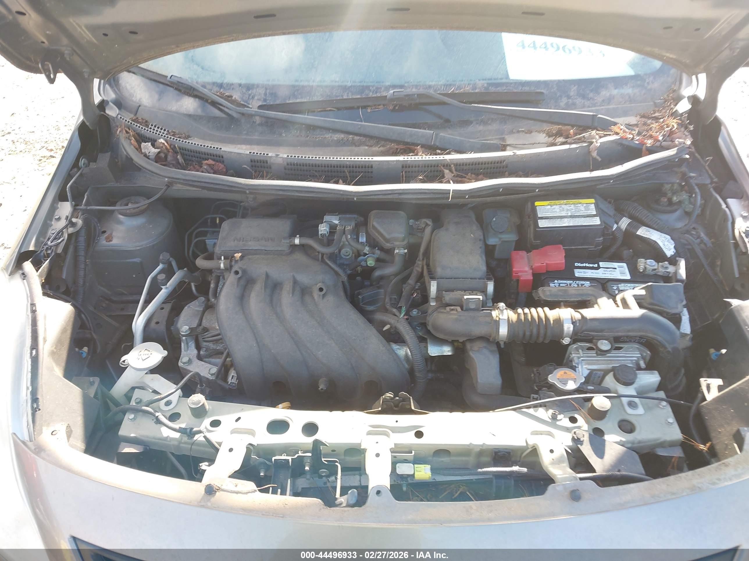 NISSAN VERSA image 10