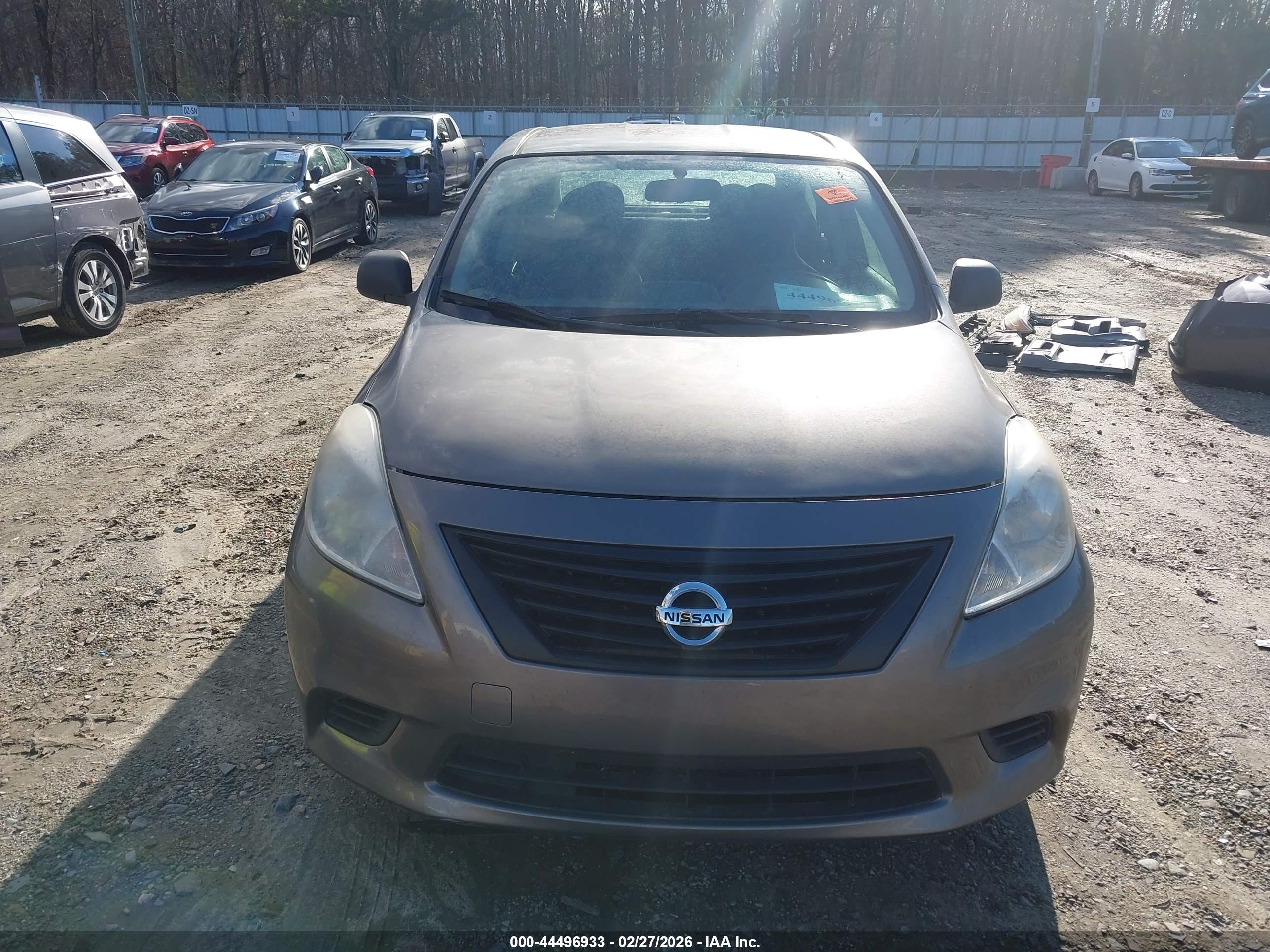NISSAN VERSA image 6