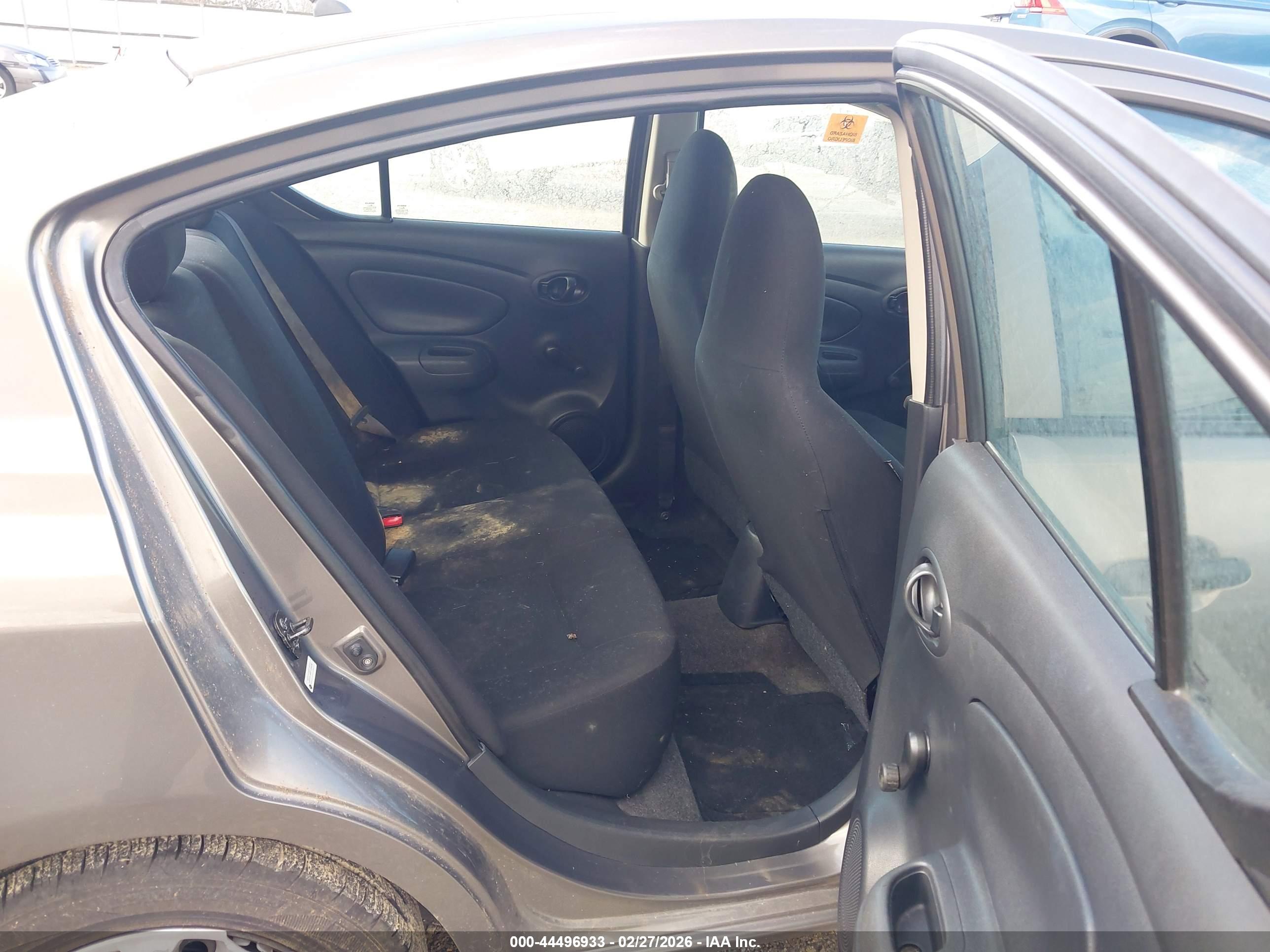 NISSAN VERSA image 8