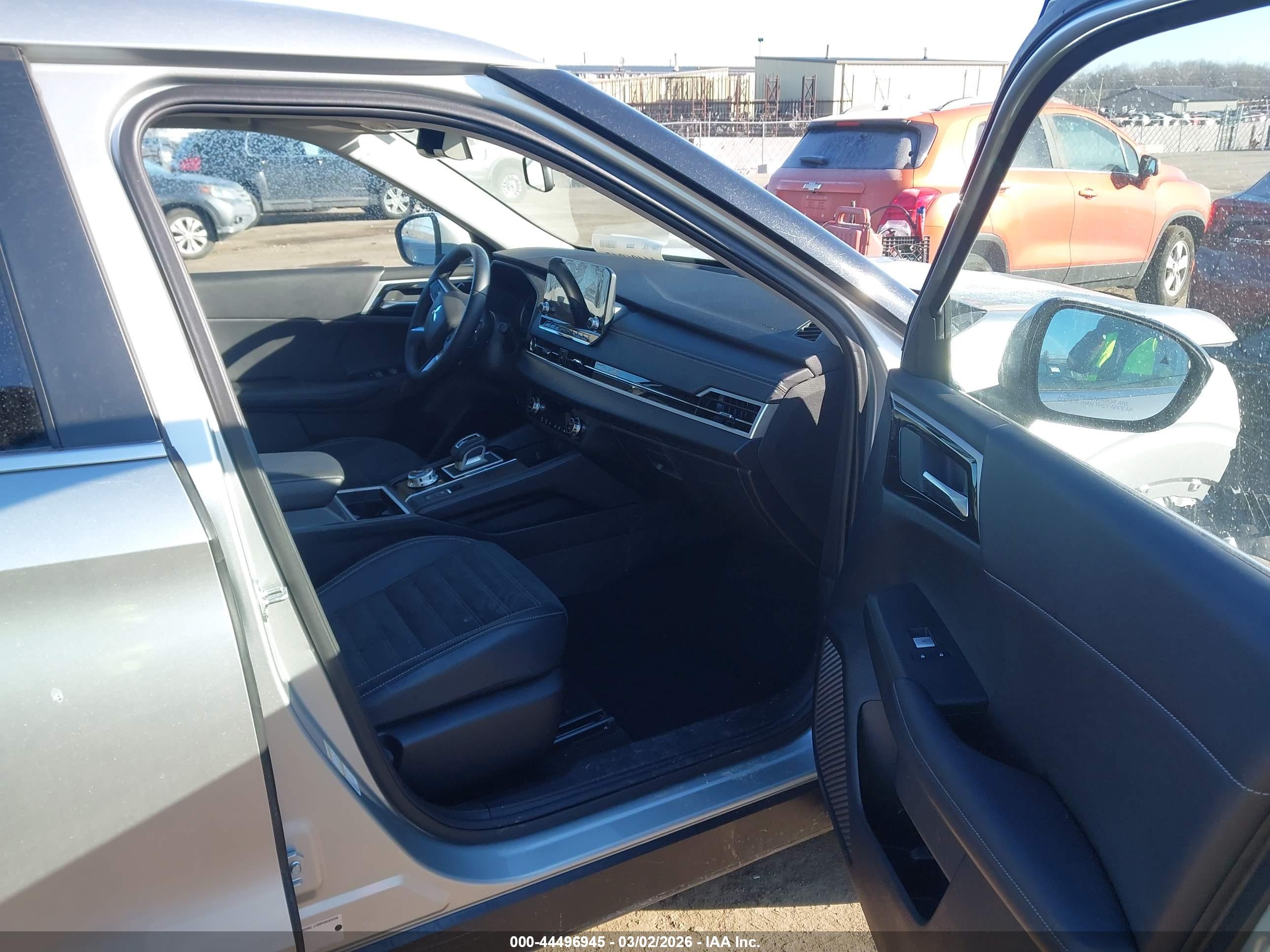 MITSUBISHI OUTLANDER image 5