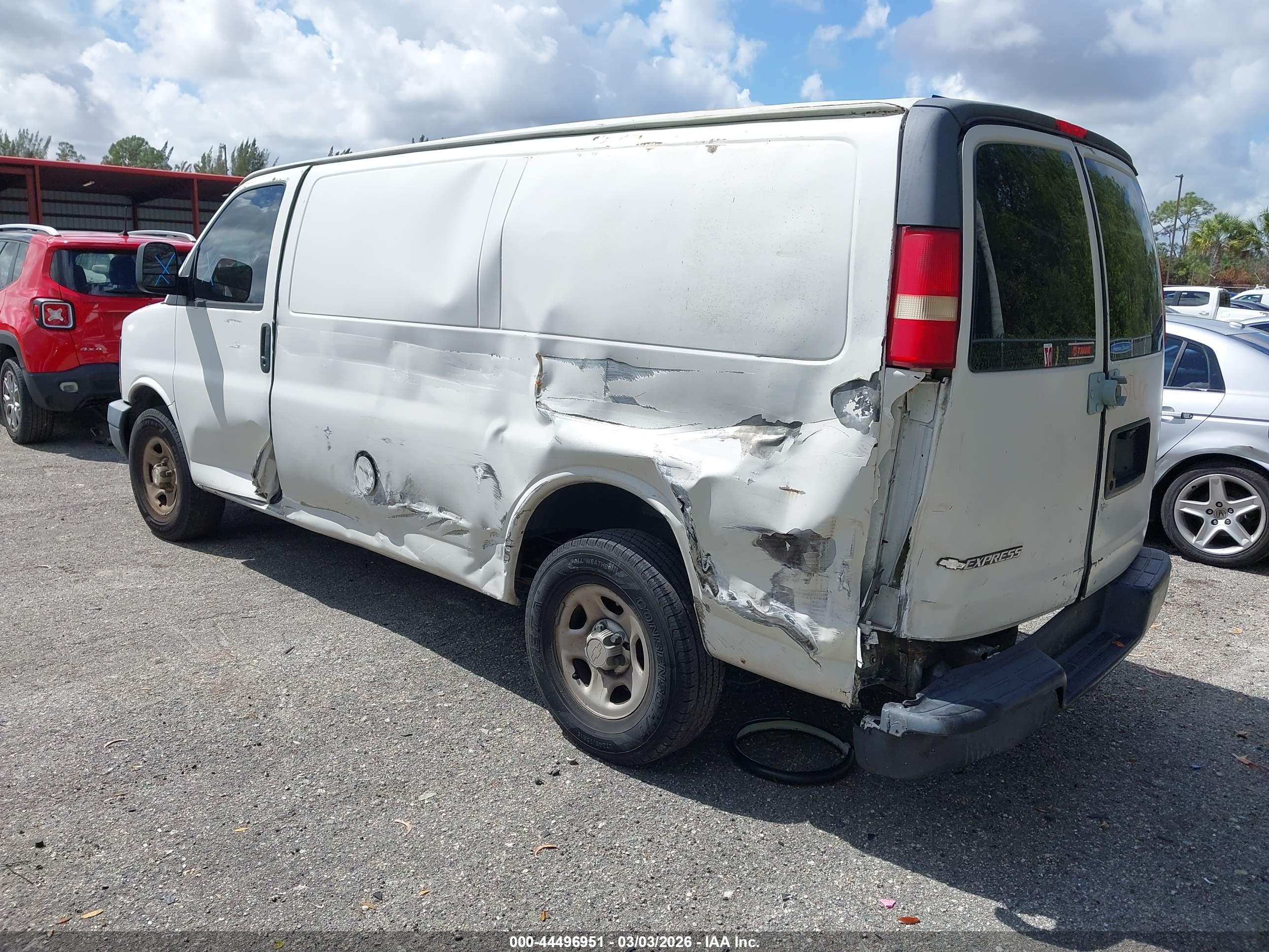 CHEVROLET EXPRESS image 3