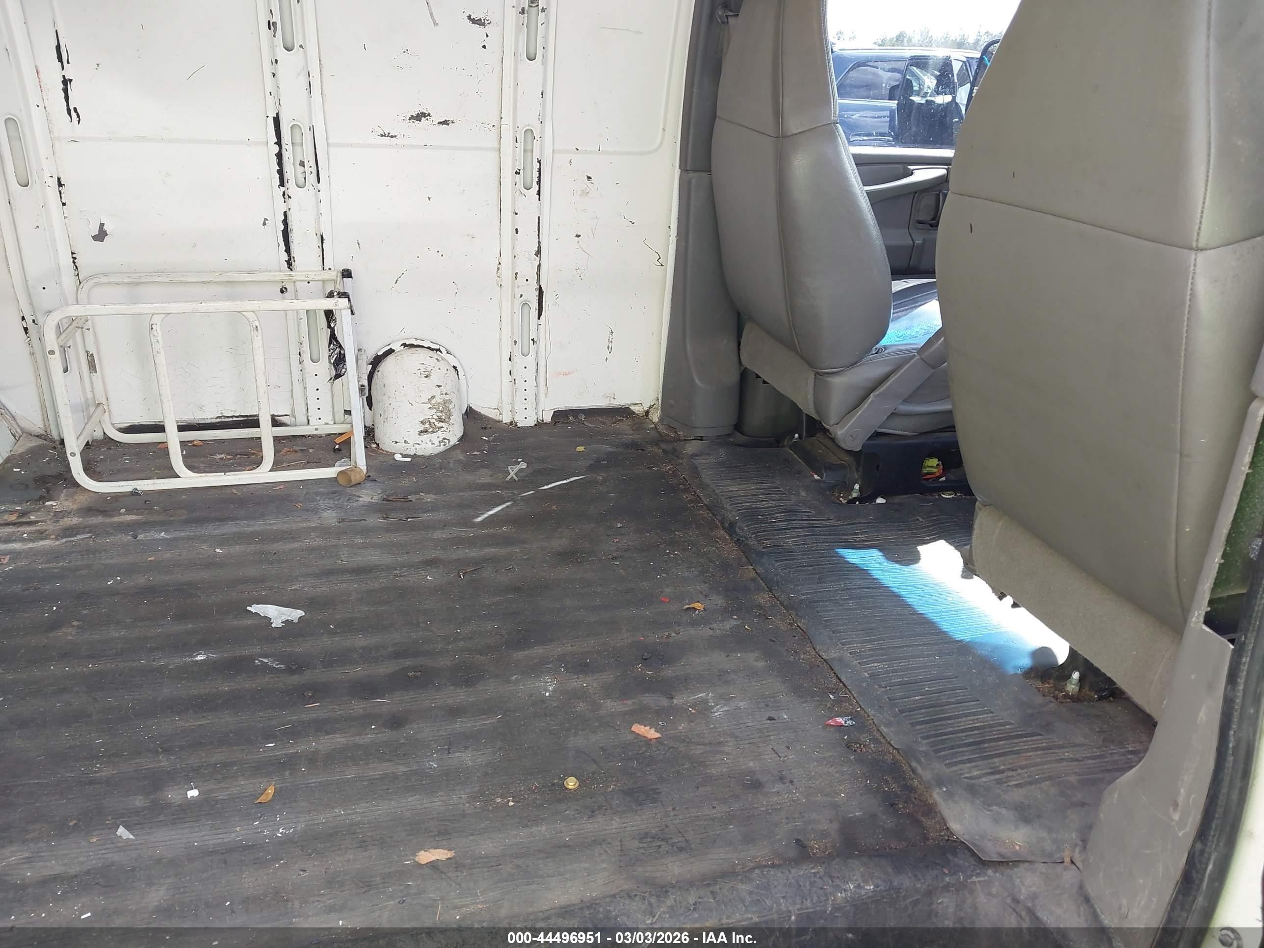 CHEVROLET EXPRESS image 8