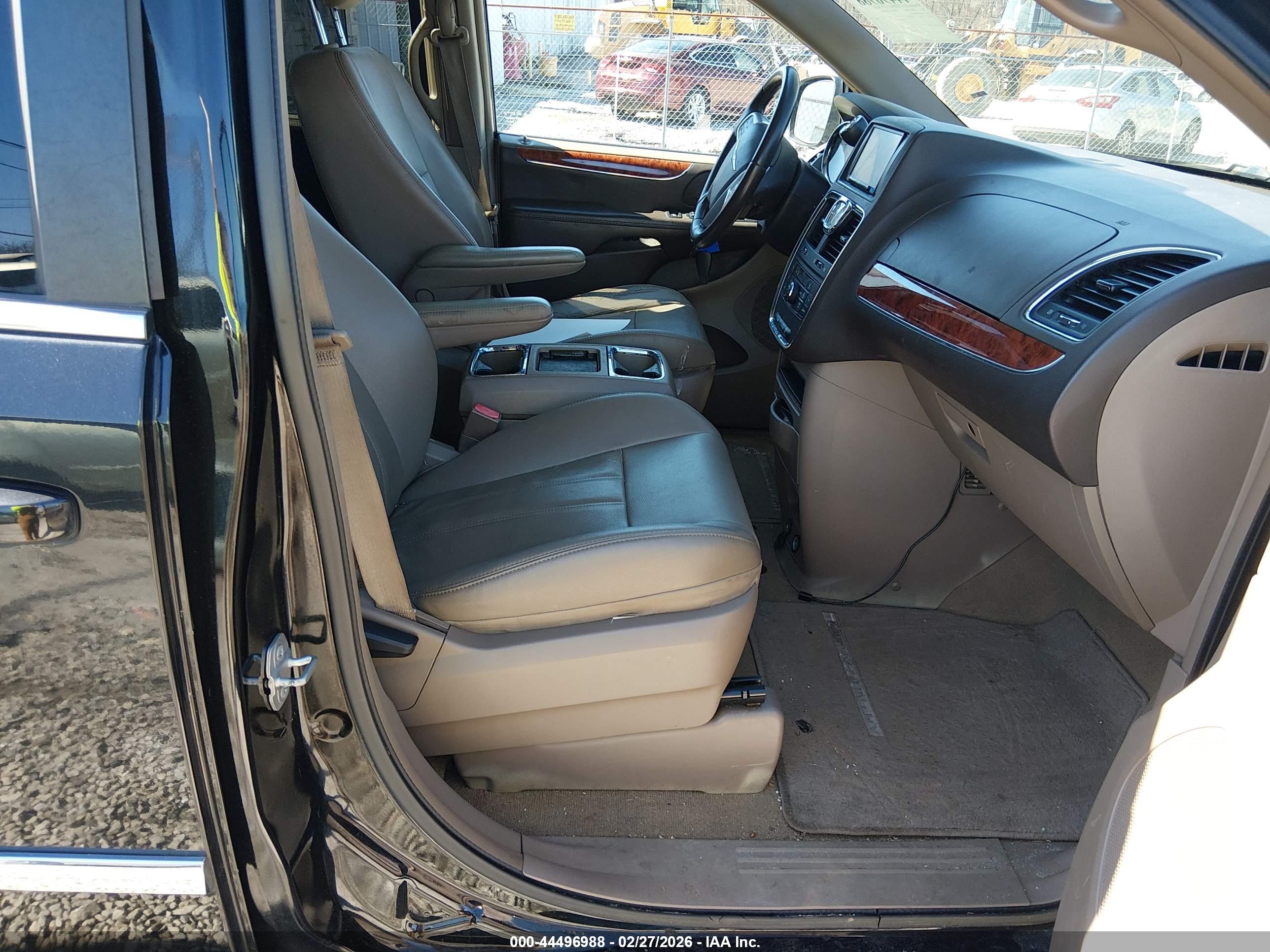CHRYSLER TOWN image 5