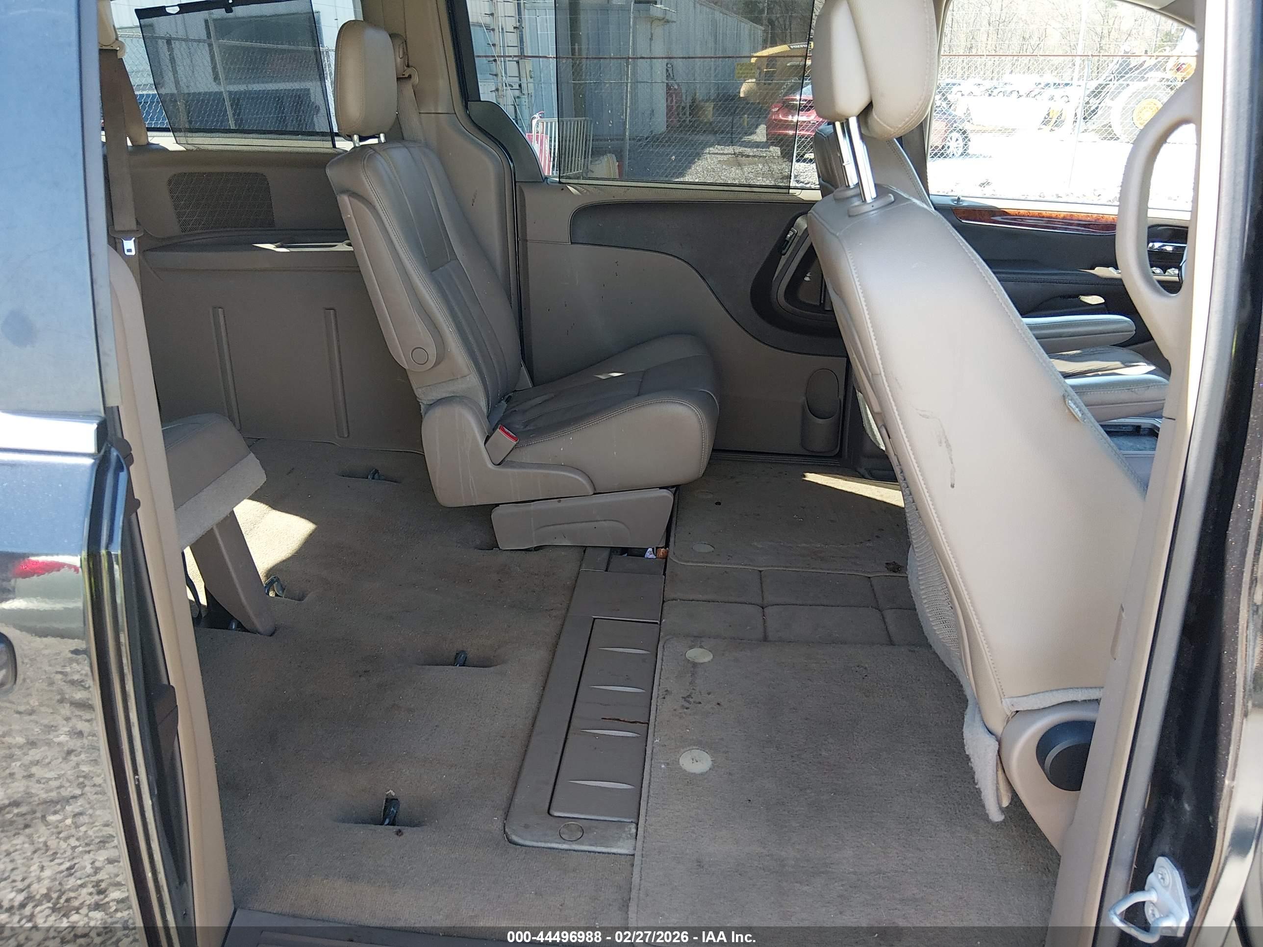 CHRYSLER TOWN image 8