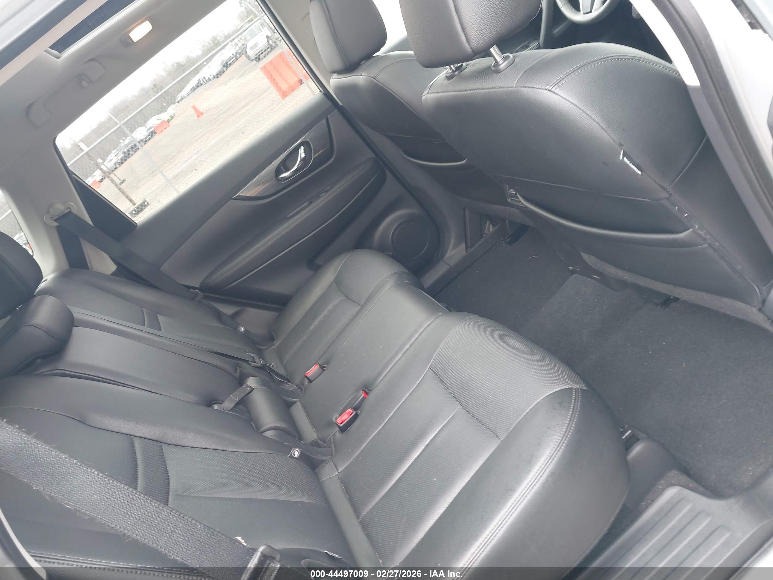 NISSAN ROGUE image 8