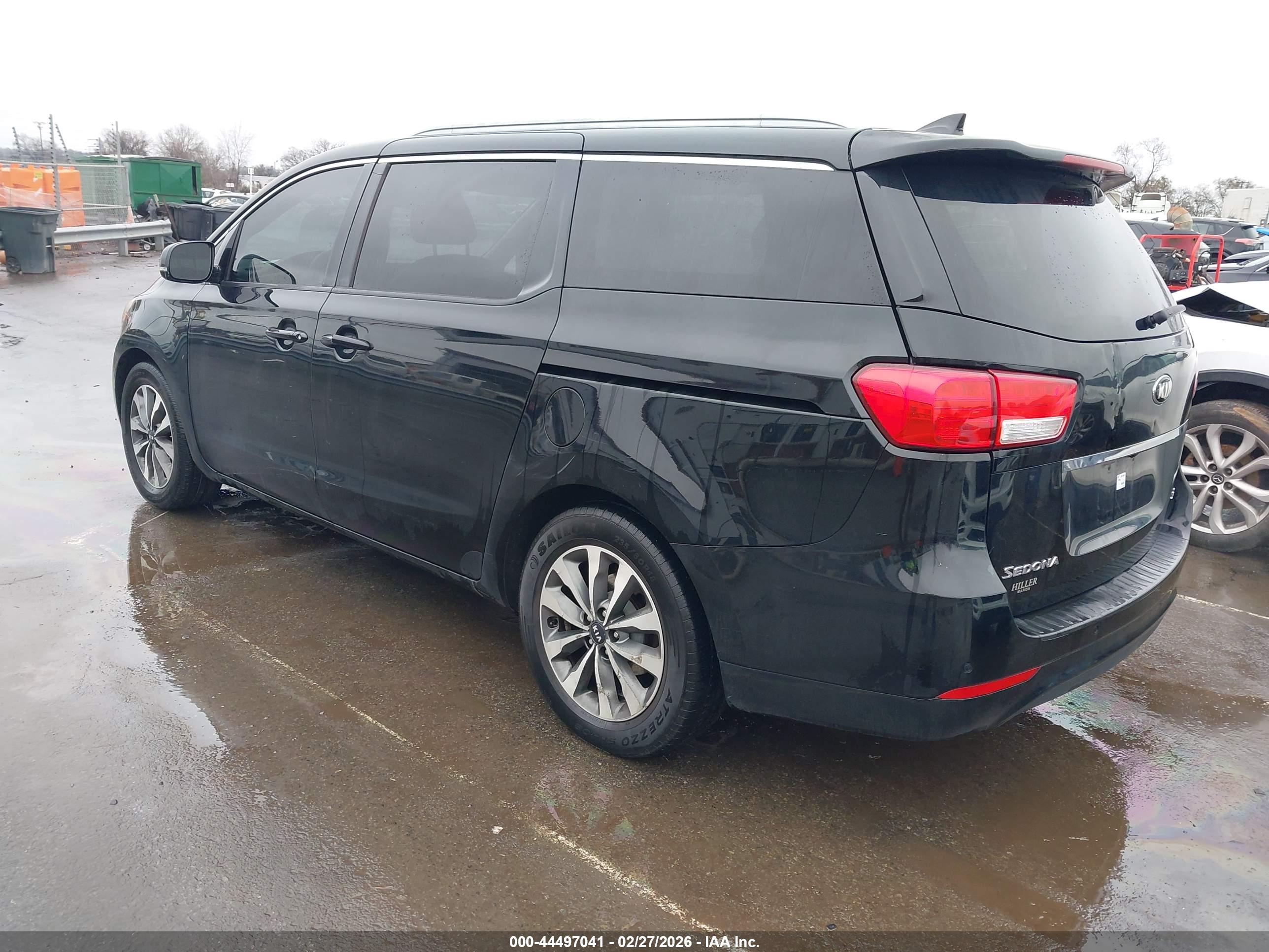 KIA SEDONA image 3