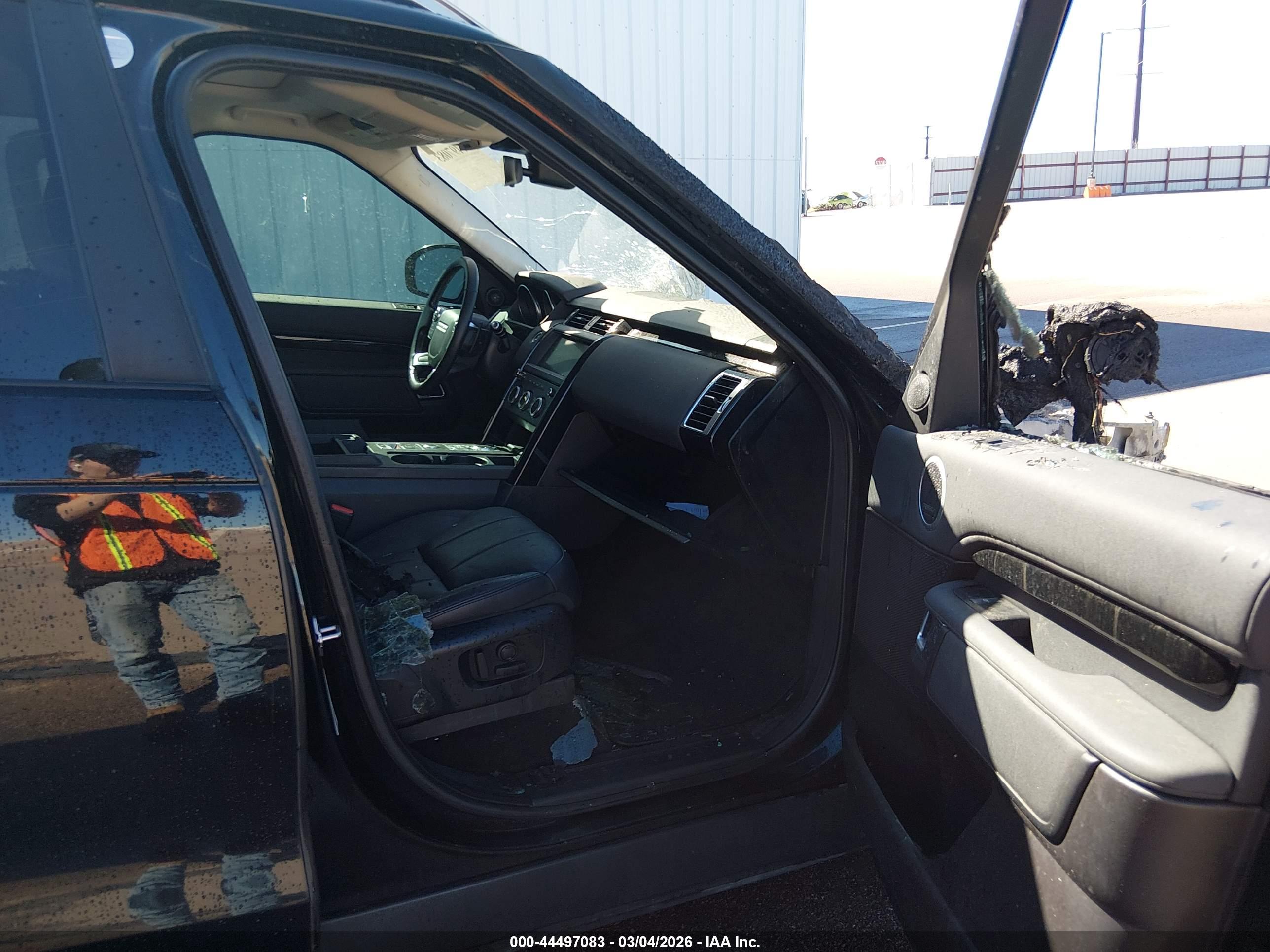 LAND ROVER image 5