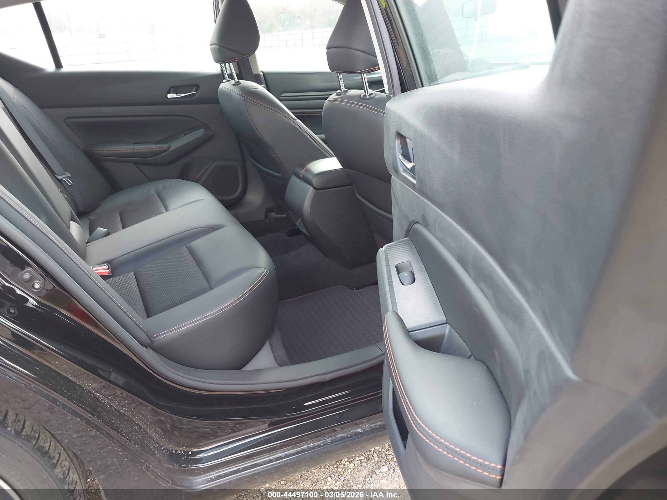 NISSAN ALTIMA image 8