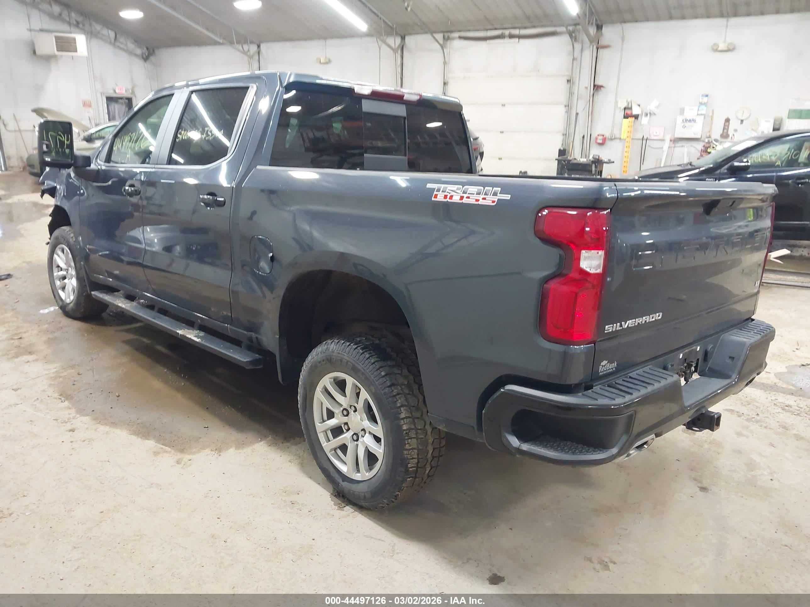 CHEVROLET SILVERADO image 3