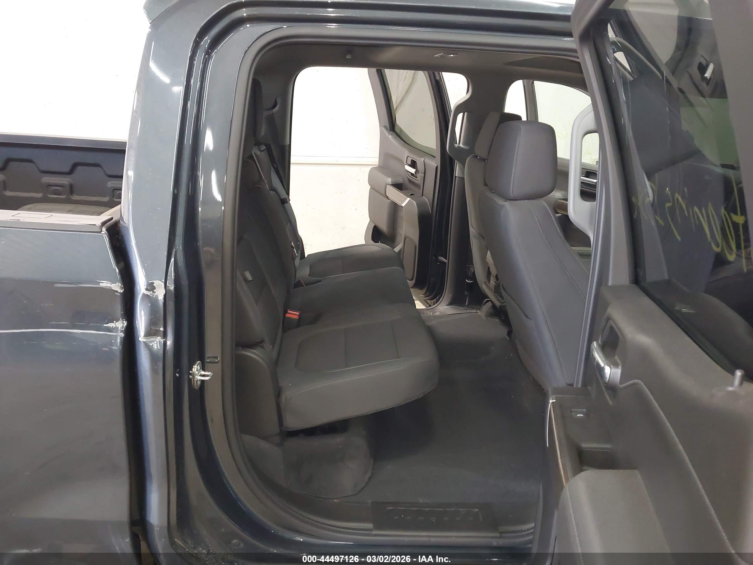 CHEVROLET SILVERADO image 8