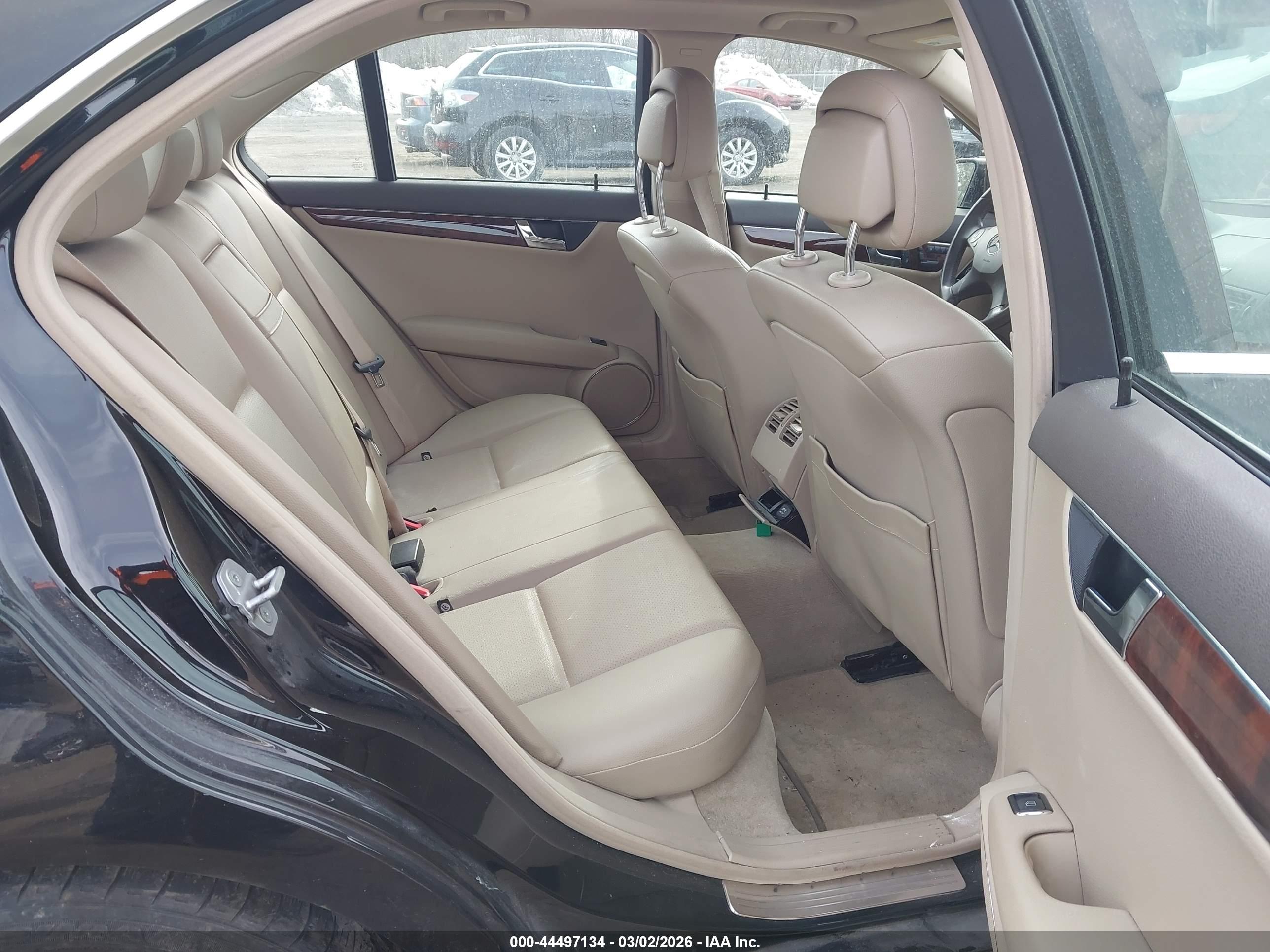 MERCEDES-BENZ C-CLASS image 8