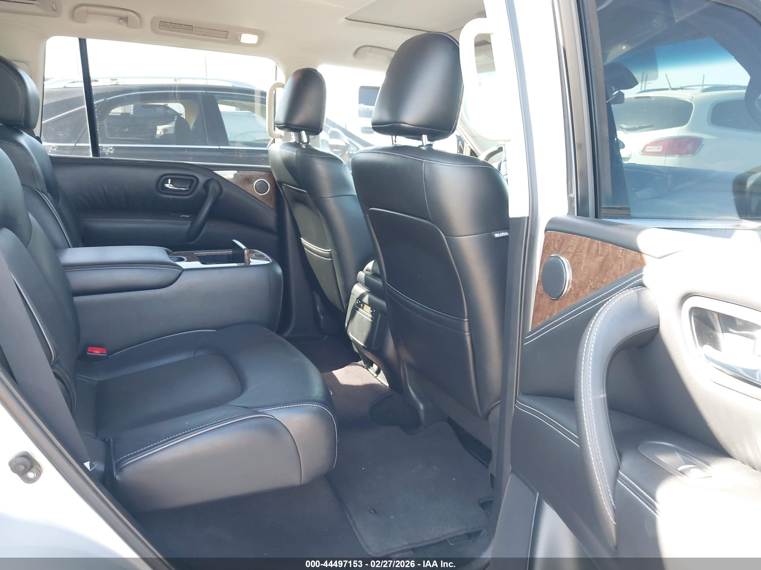 INFINITI QX80 image 8