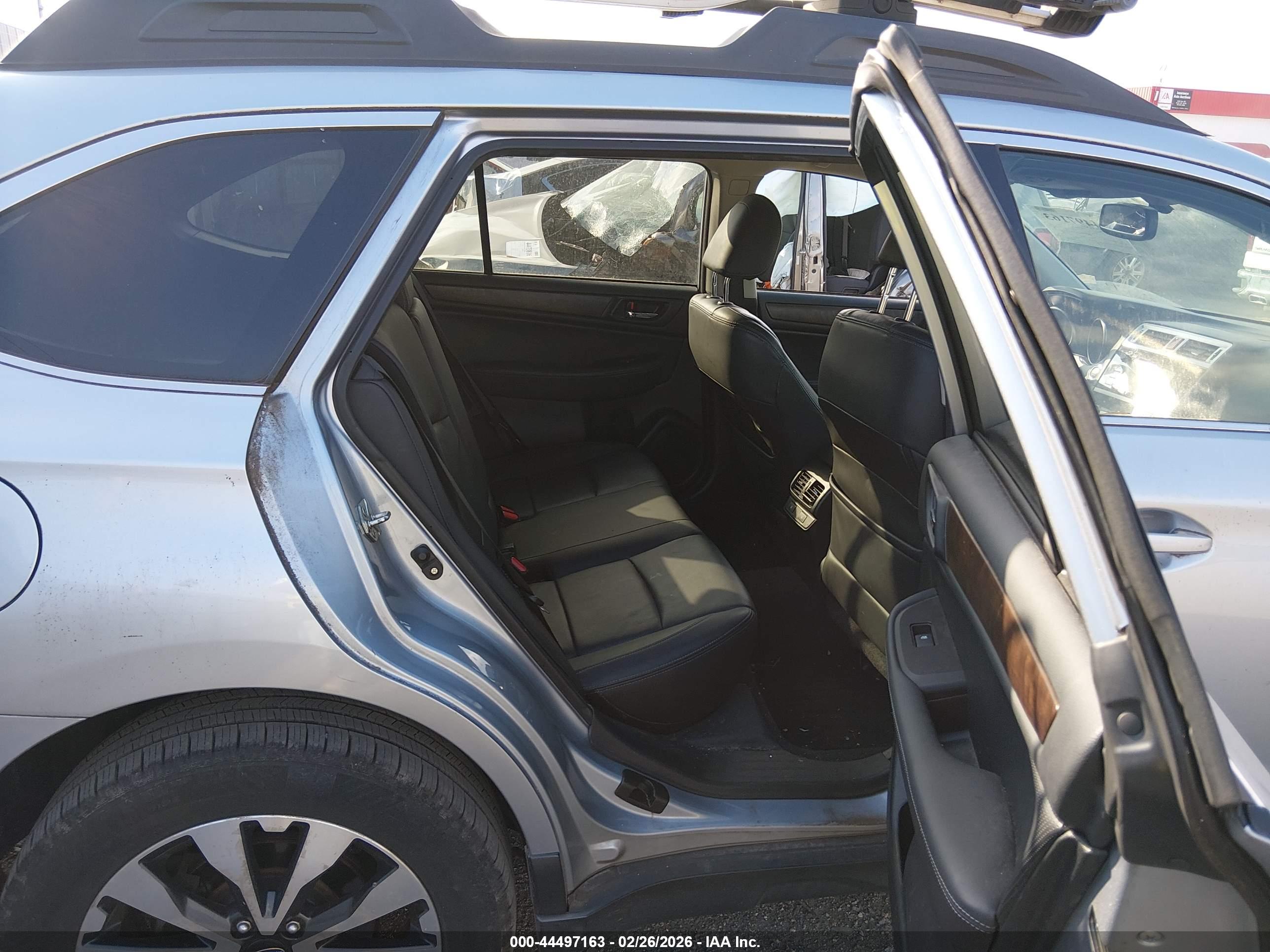 SUBARU OUTBACK image 8