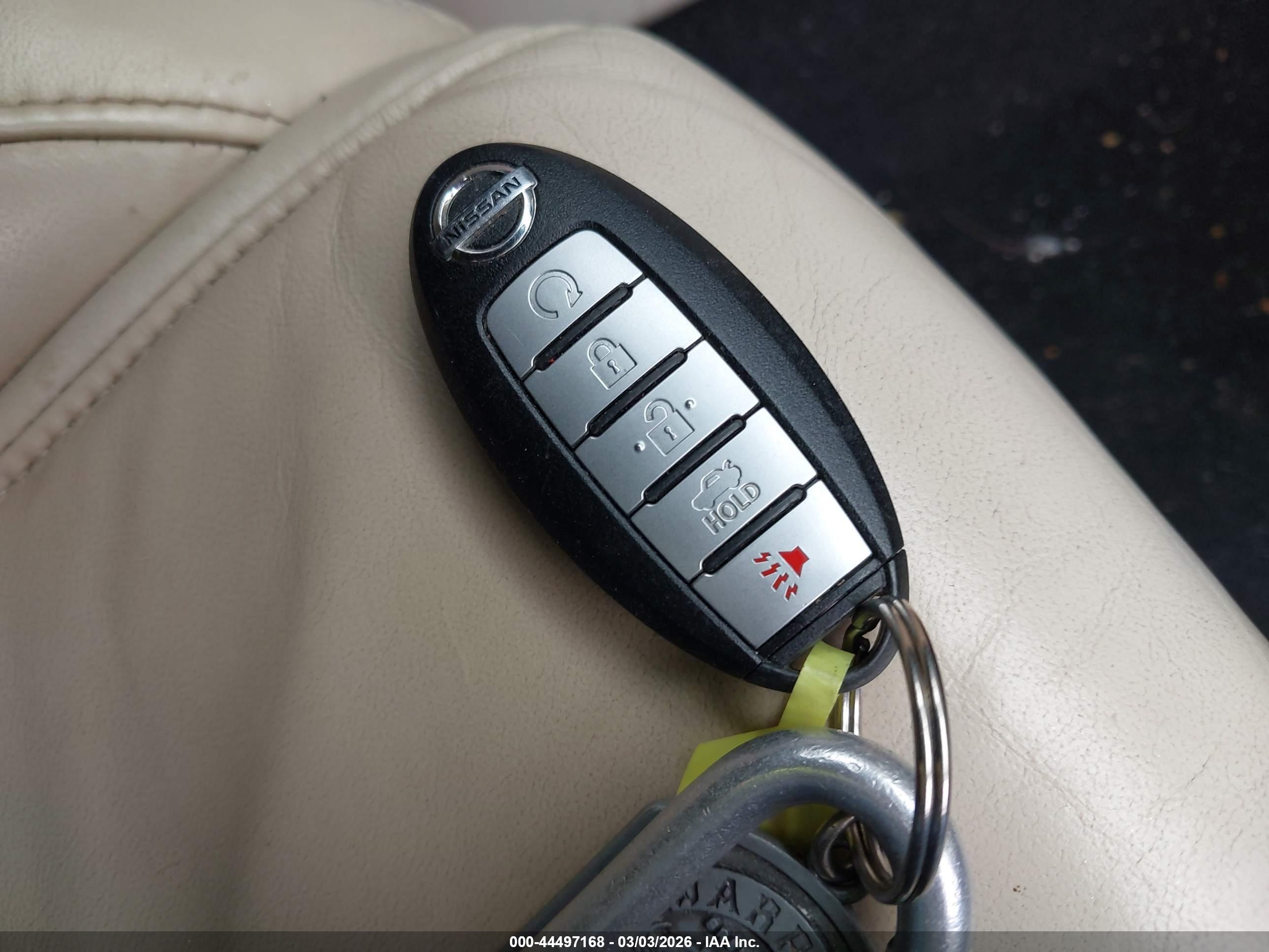 NISSAN MAXIMA image 11