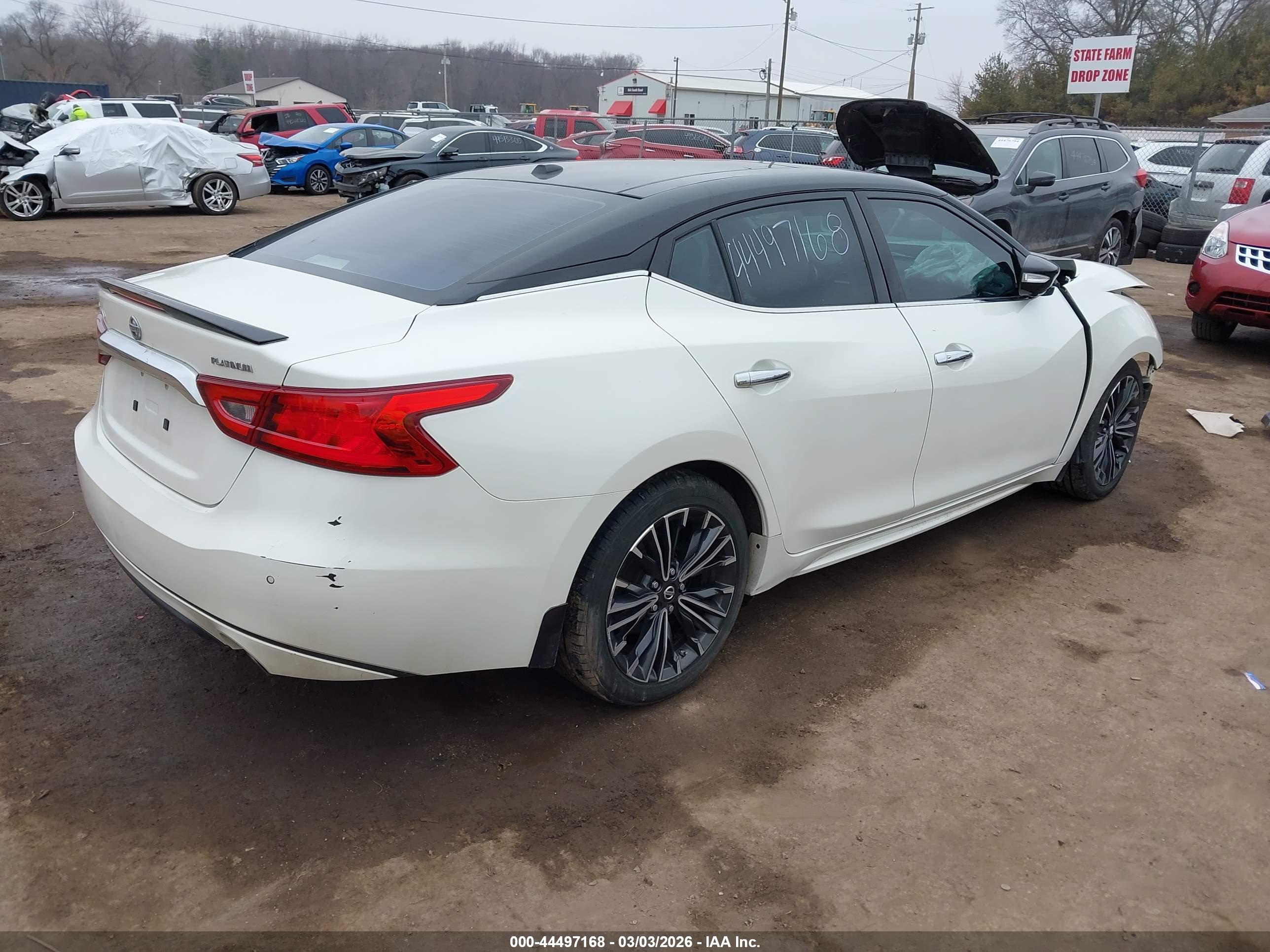 NISSAN MAXIMA image 4