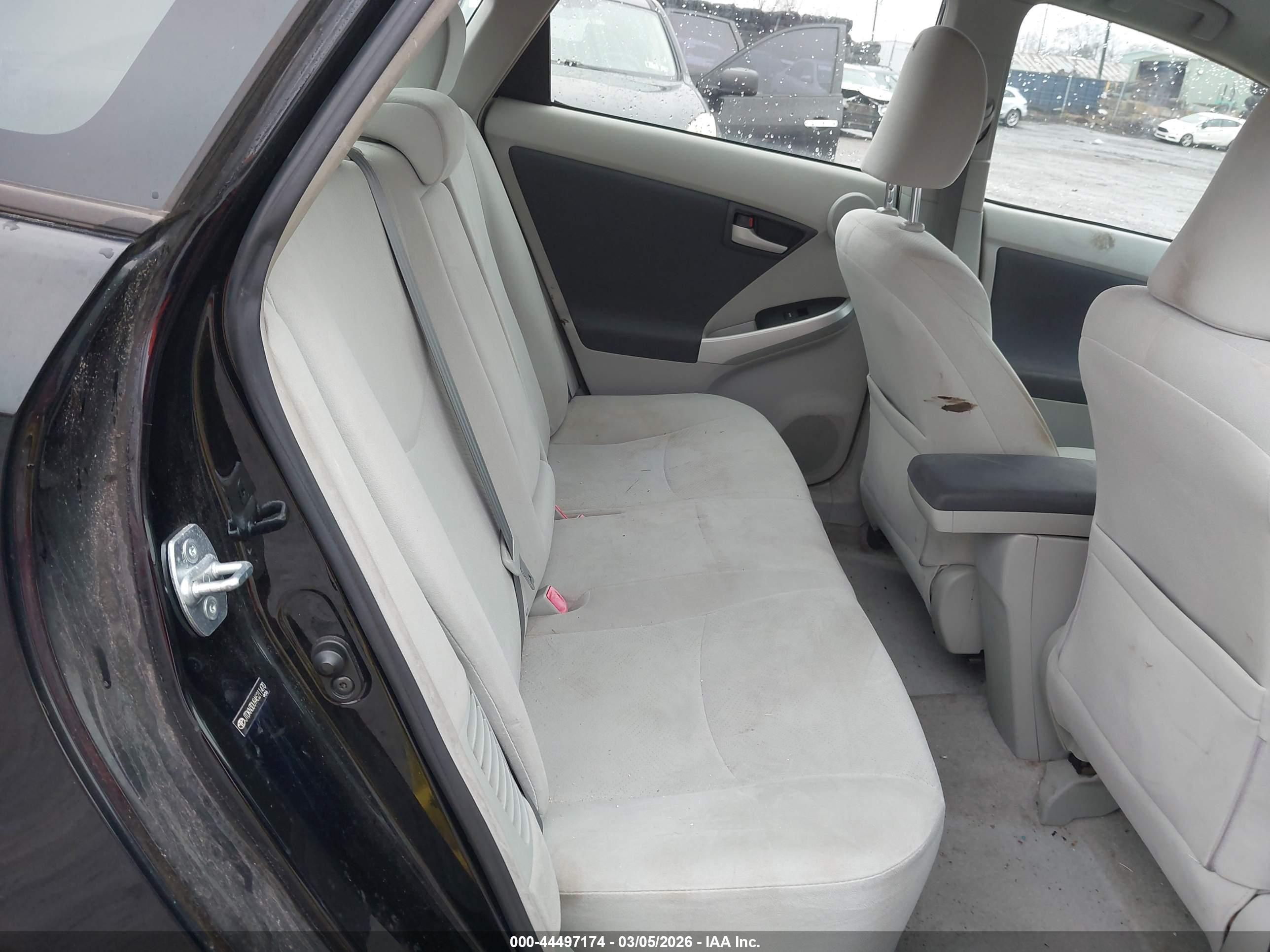 TOYOTA PRIUS image 8