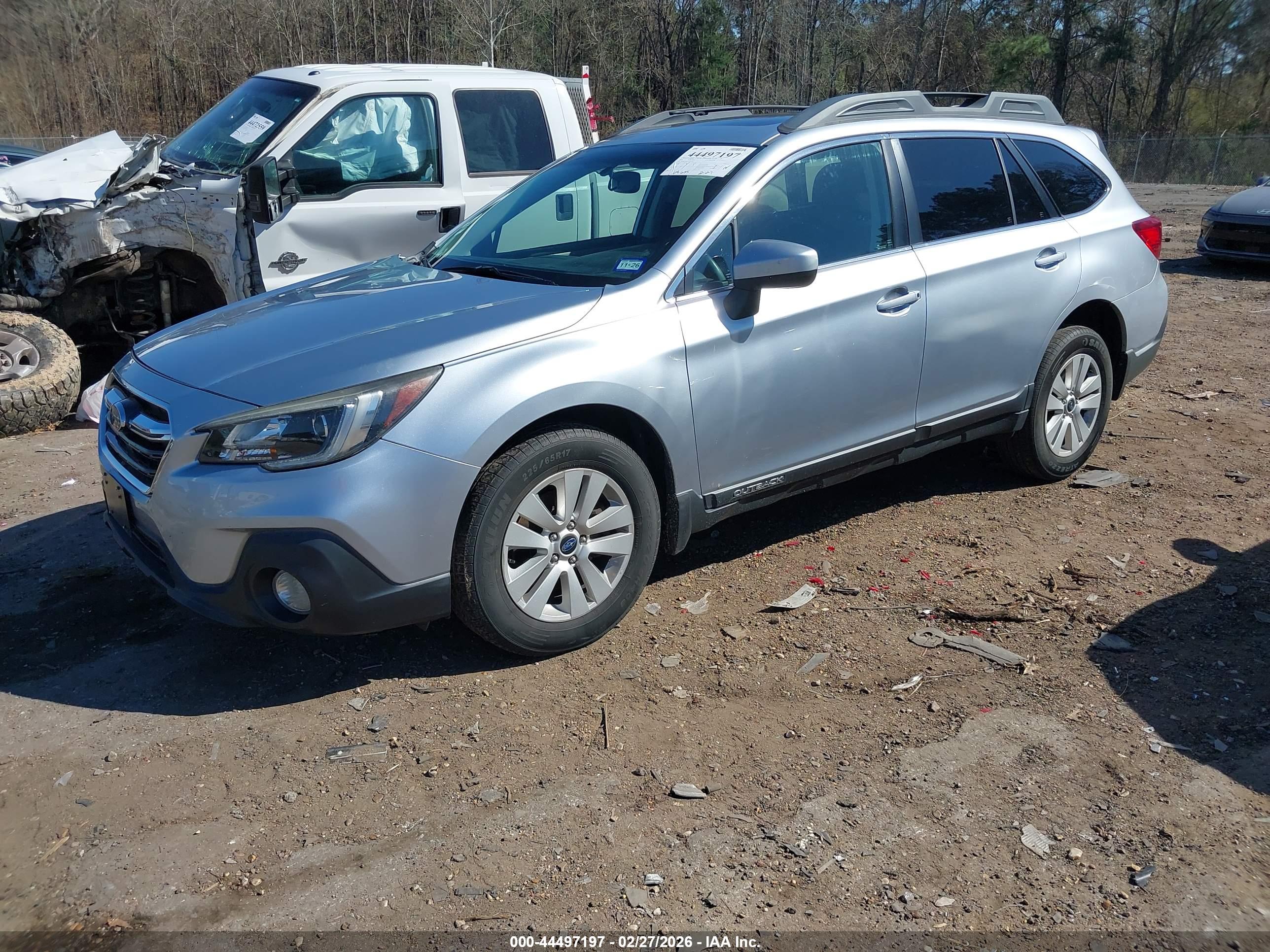 SUBARU OUTBACK image 2