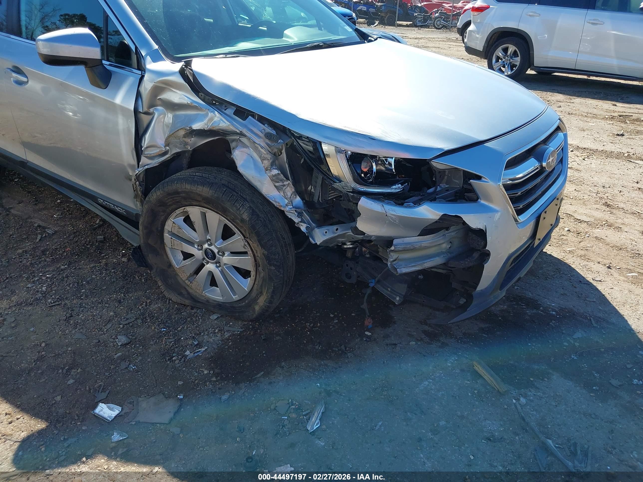 SUBARU OUTBACK image 6