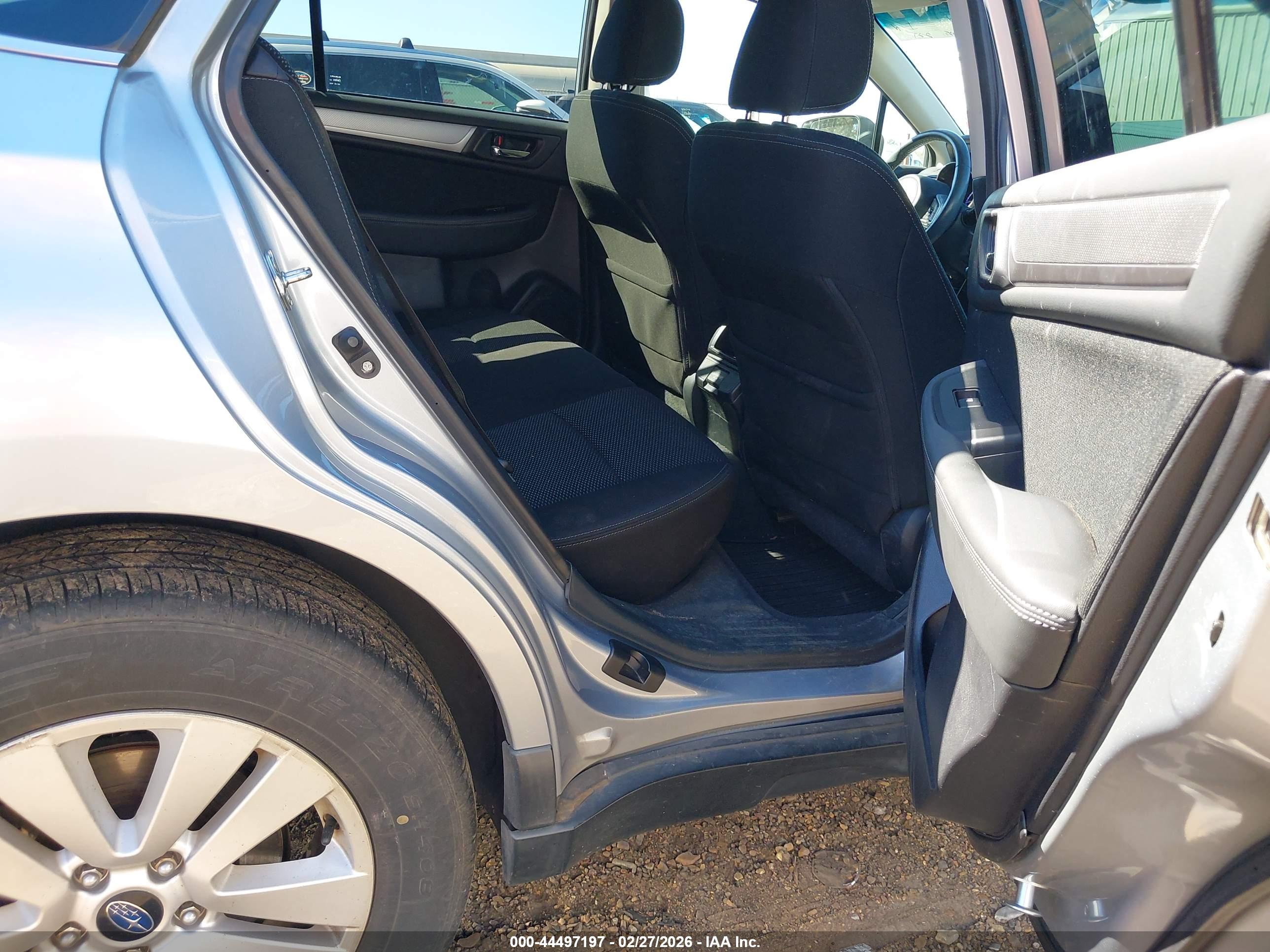 SUBARU OUTBACK image 8