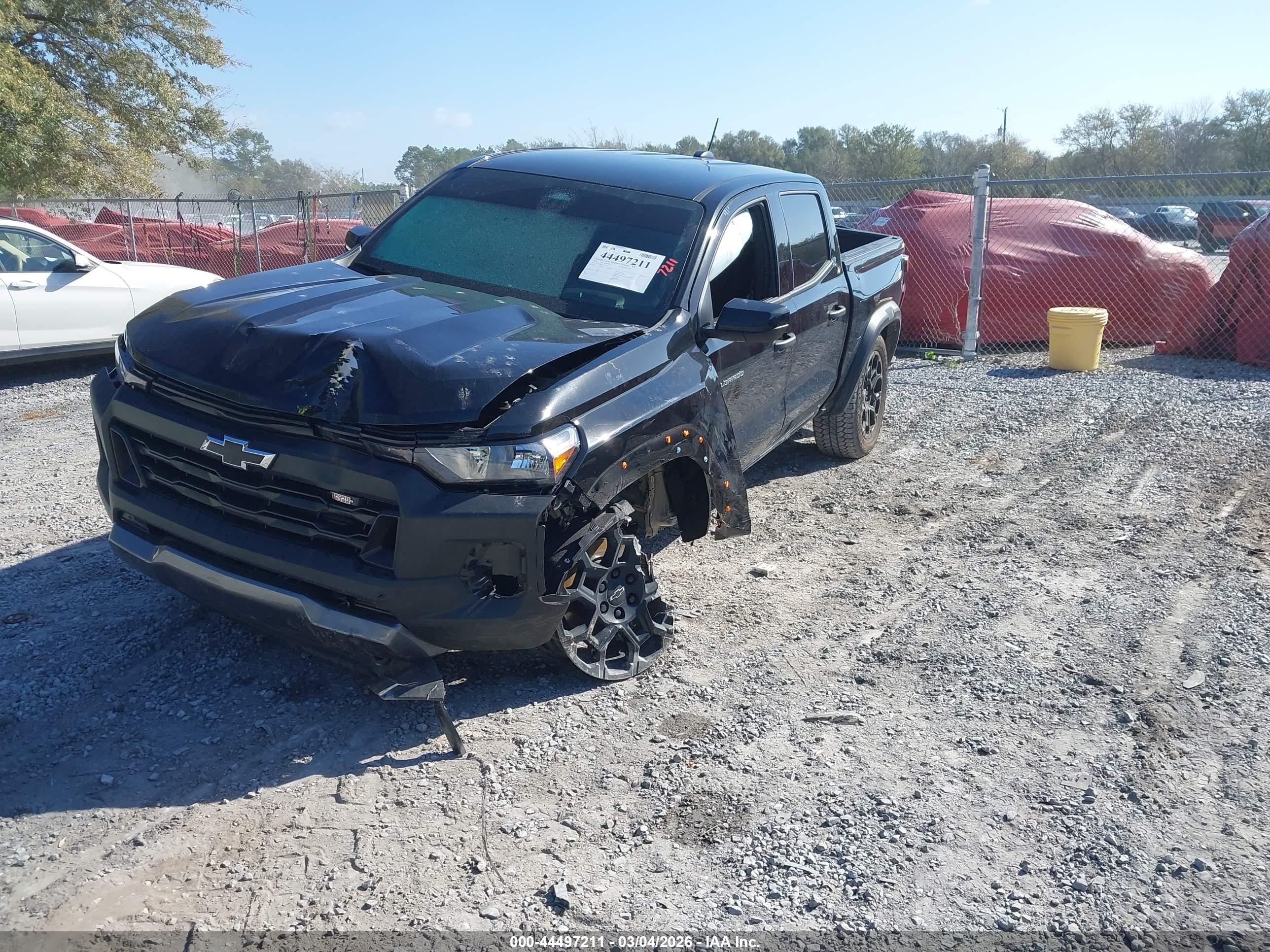 CHEVROLET COLORADO image 2