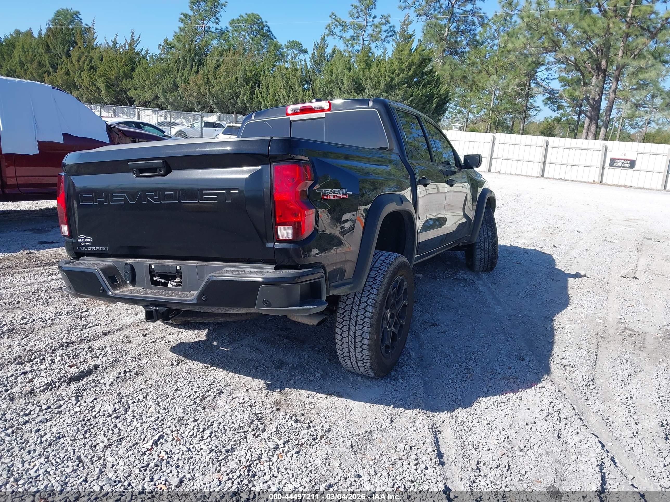 CHEVROLET COLORADO image 4