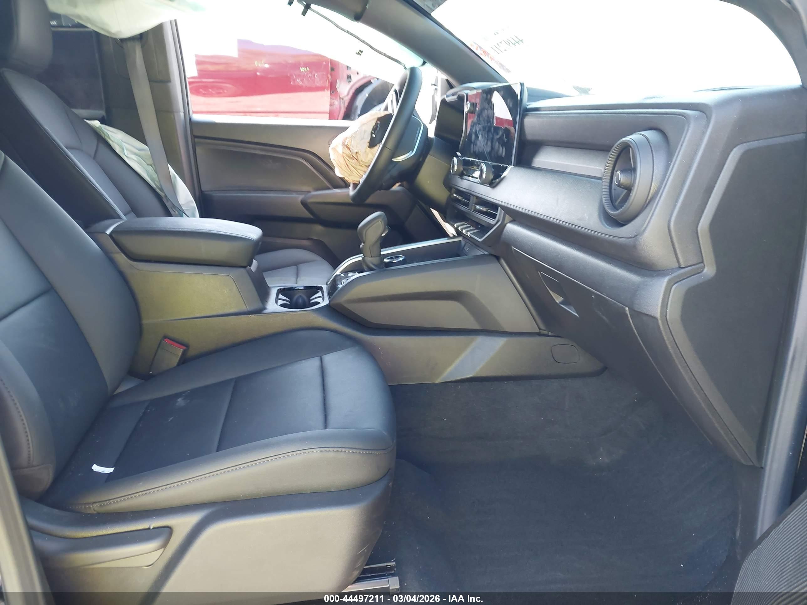 CHEVROLET COLORADO image 5