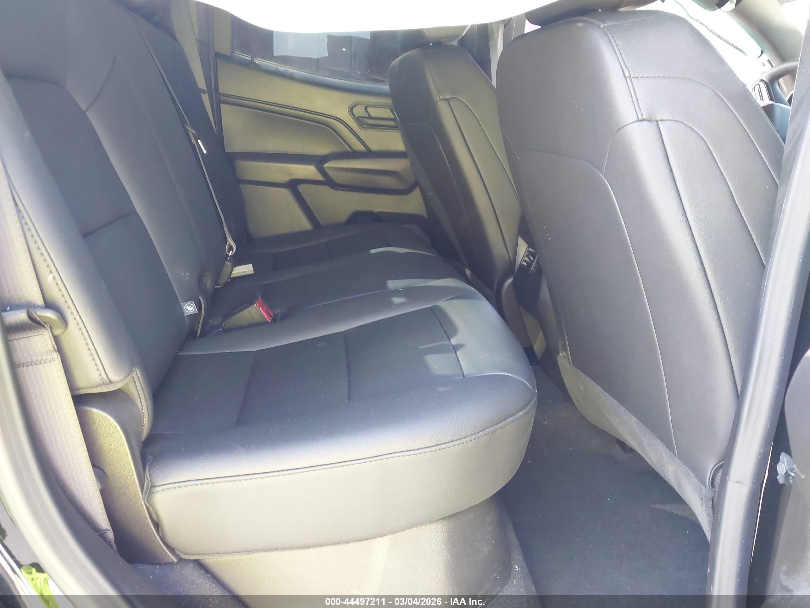 CHEVROLET COLORADO image 8