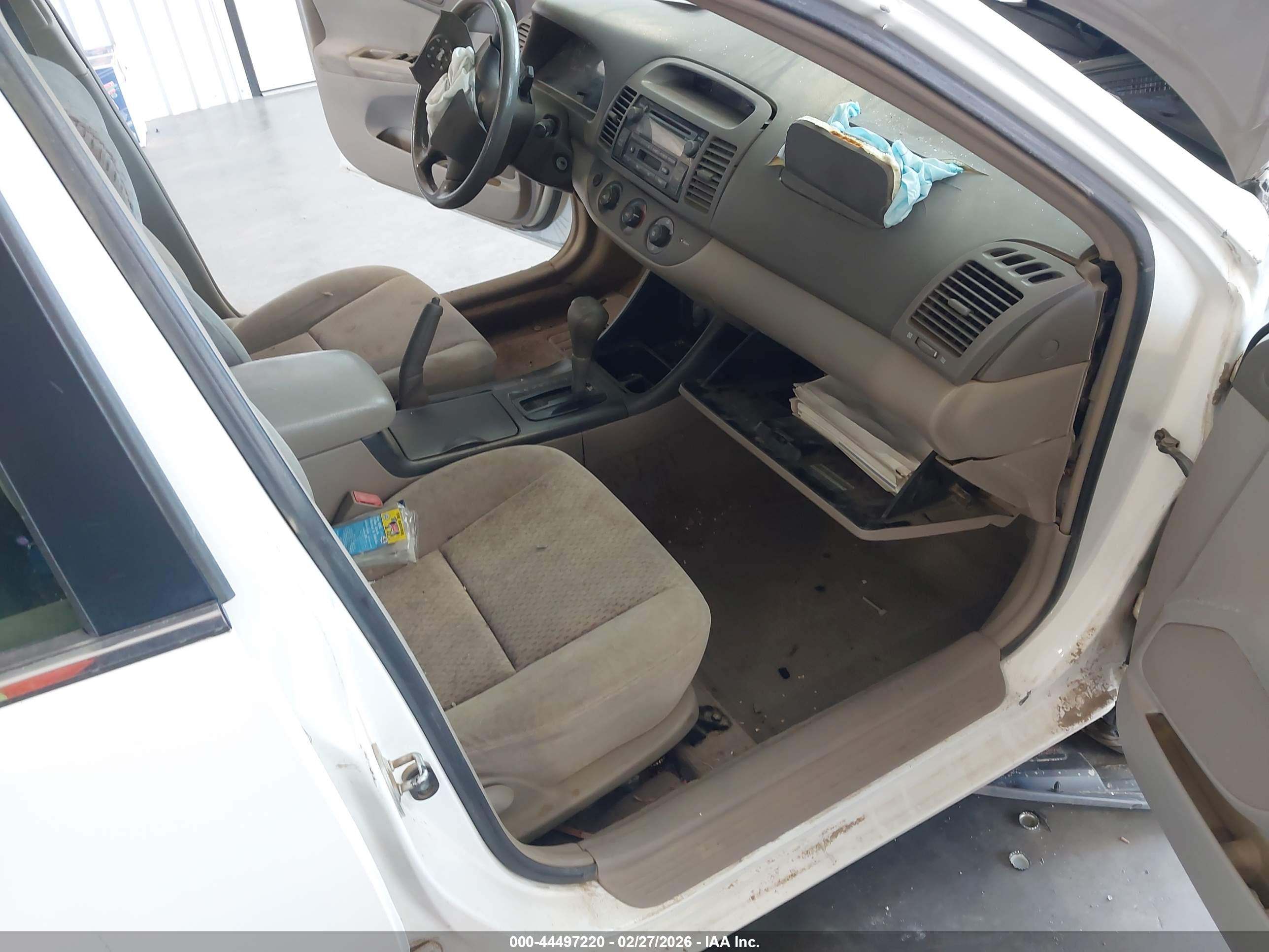 TOYOTA CAMRY image 5