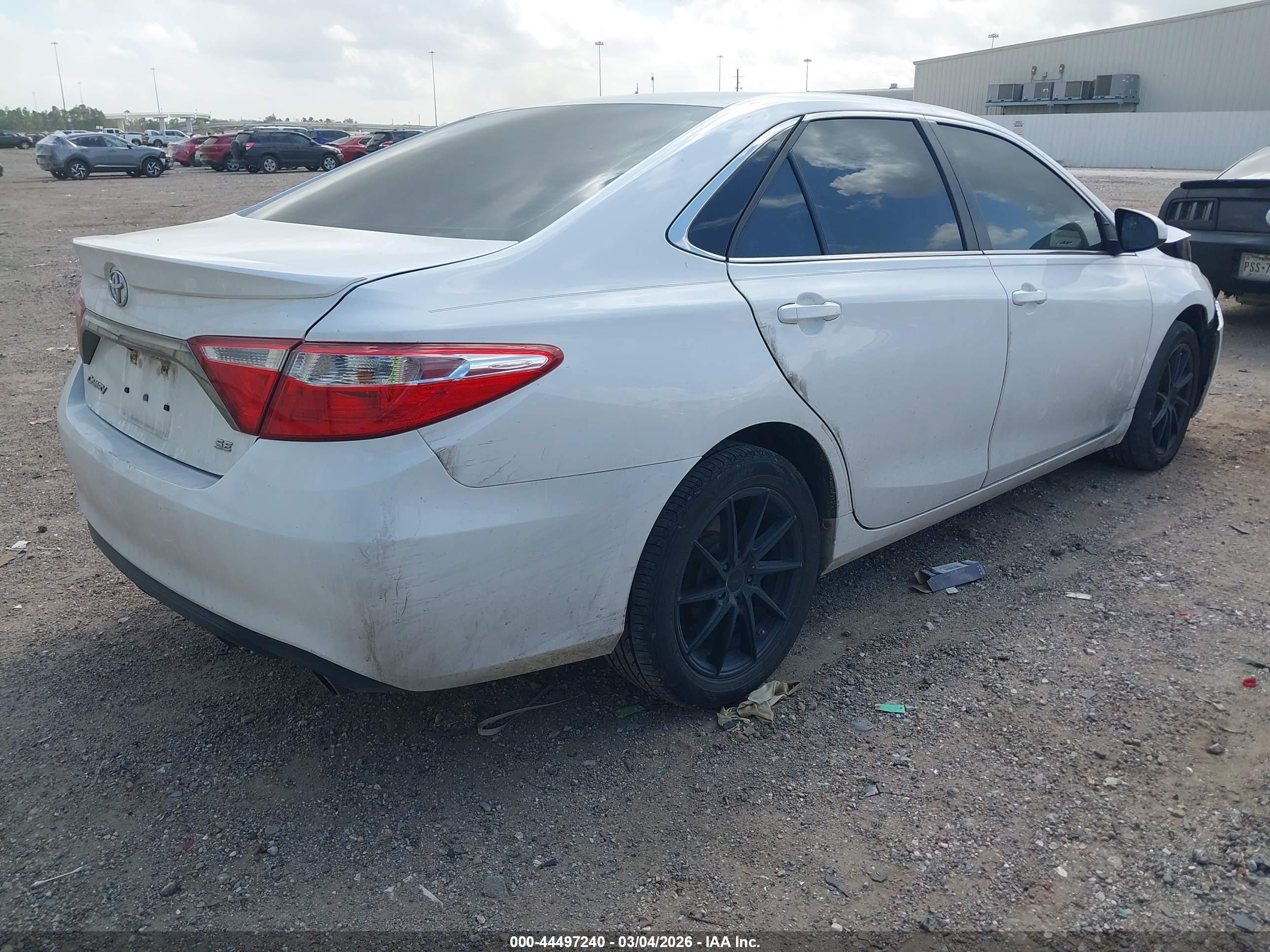 TOYOTA CAMRY image 4