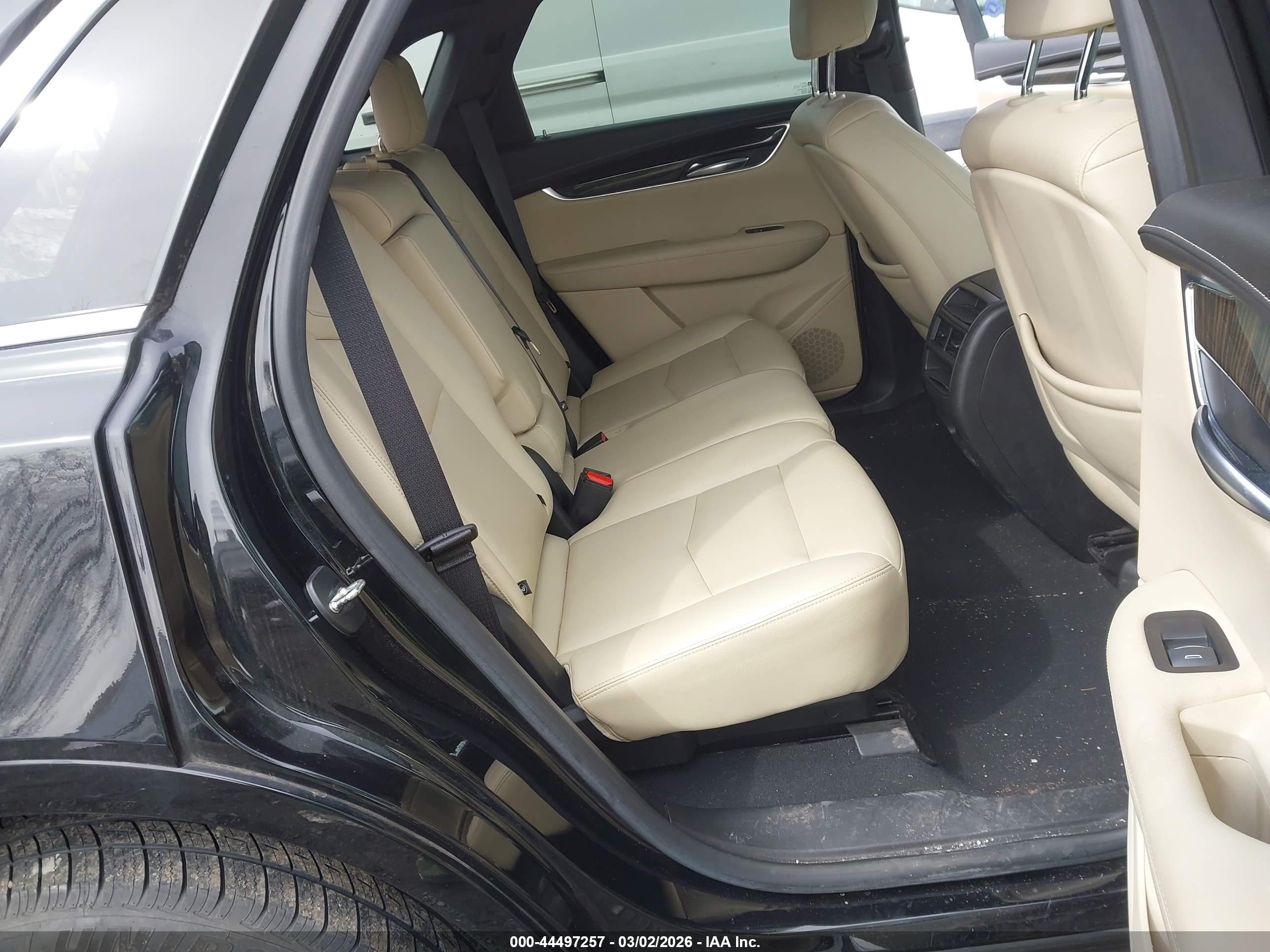 CADILLAC XT5 image 8
