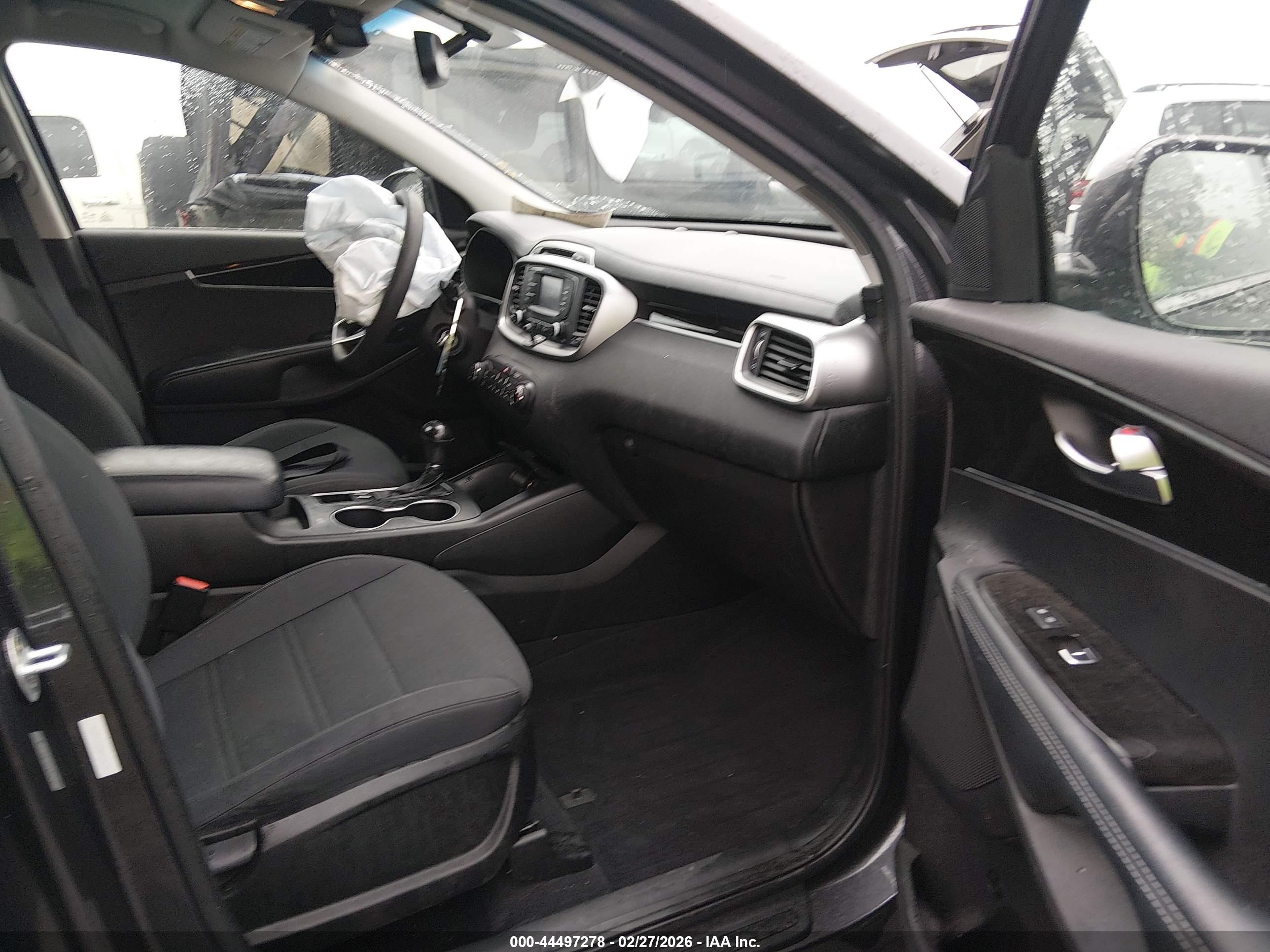 KIA SORENTO image 5