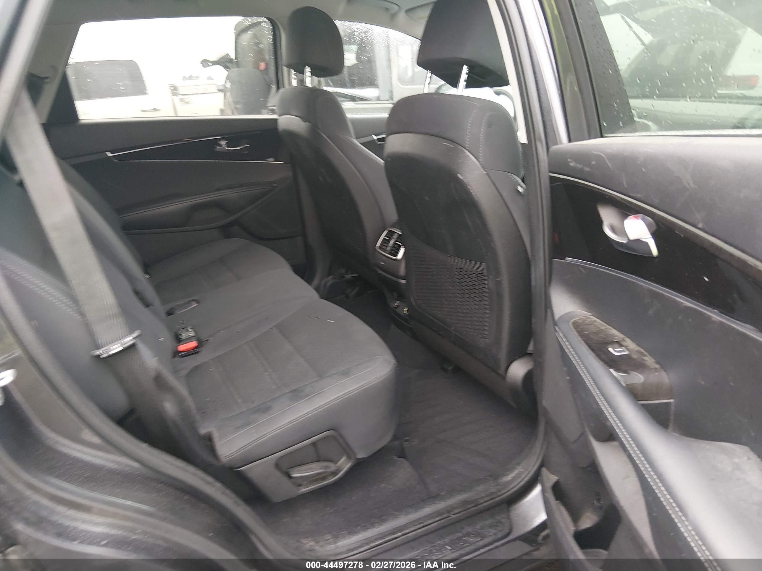 KIA SORENTO image 8