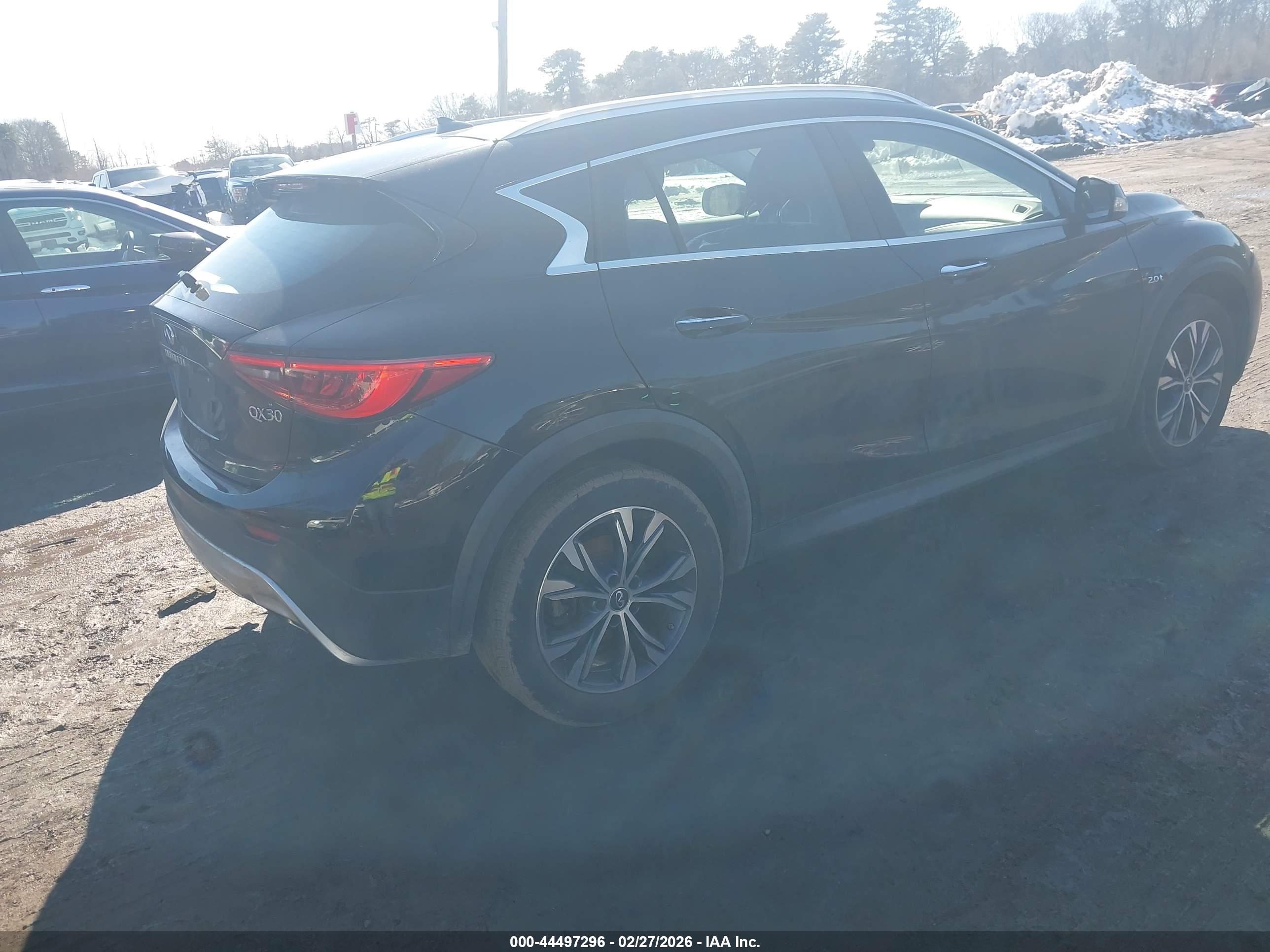 INFINITI QX30 image 4