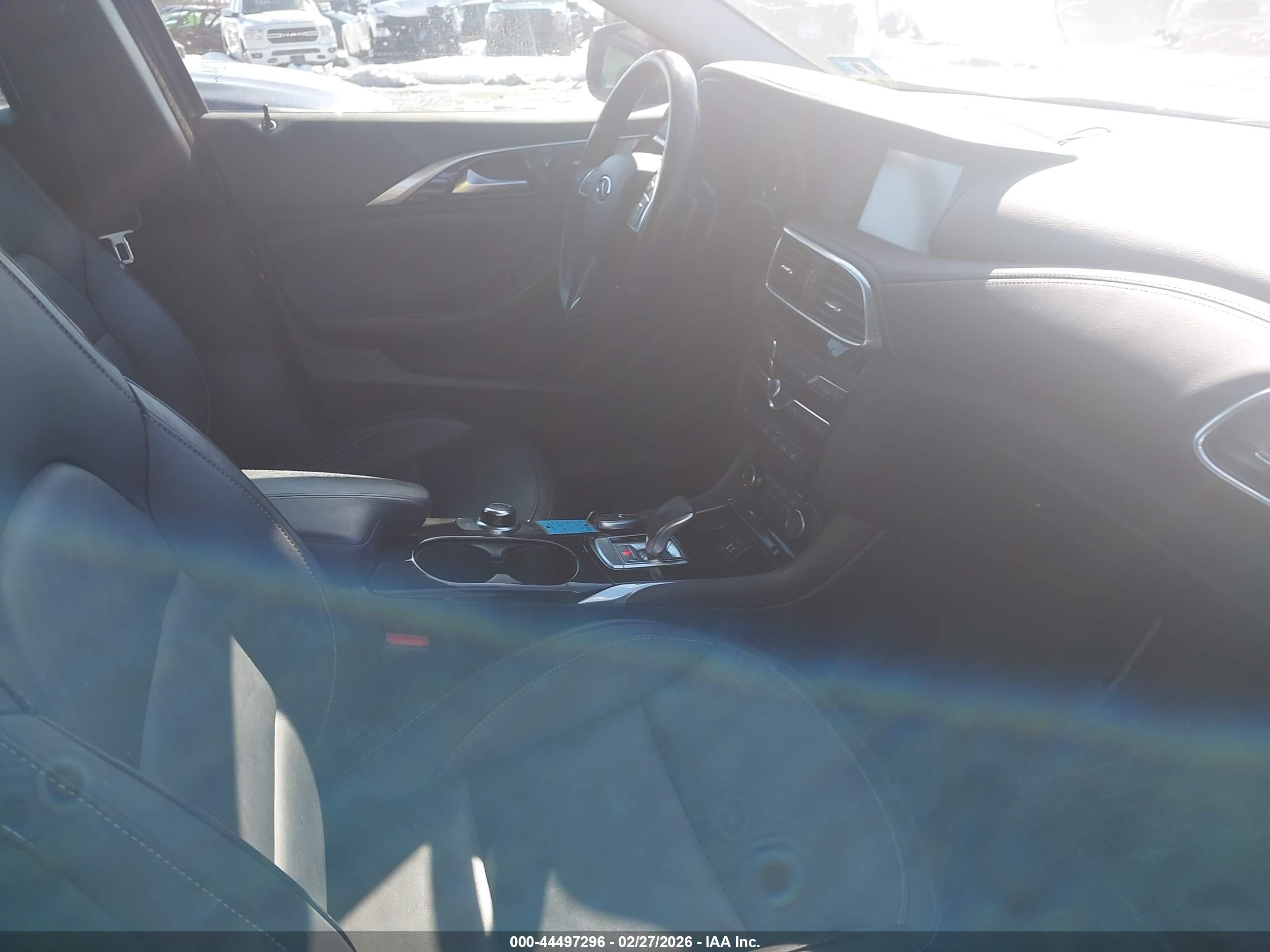 INFINITI QX30 image 5