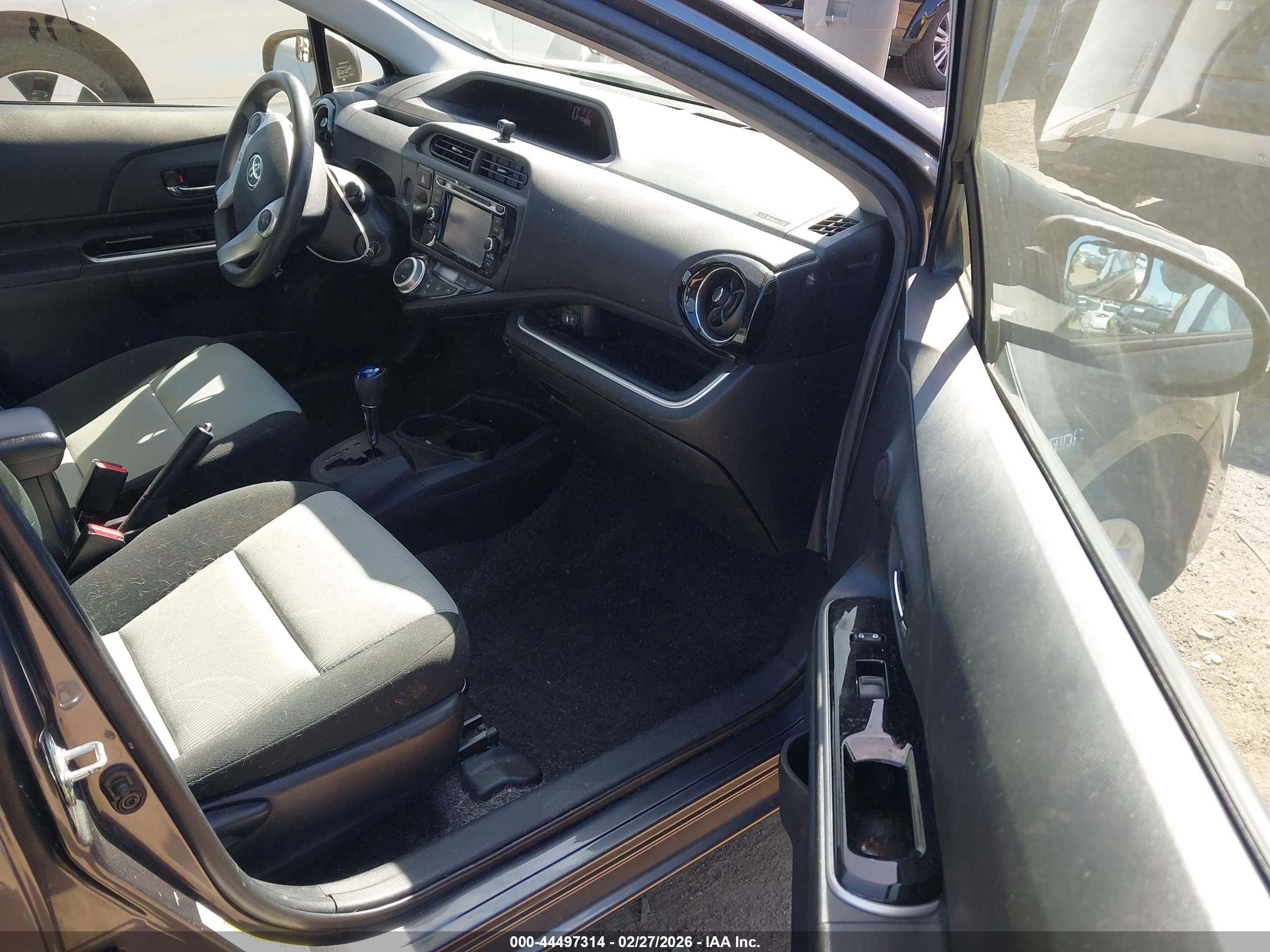 TOYOTA PRIUS image 5
