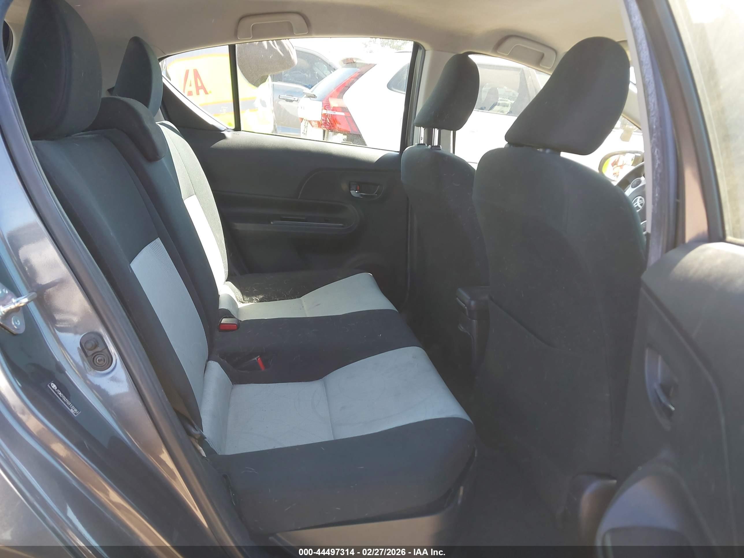 TOYOTA PRIUS image 8