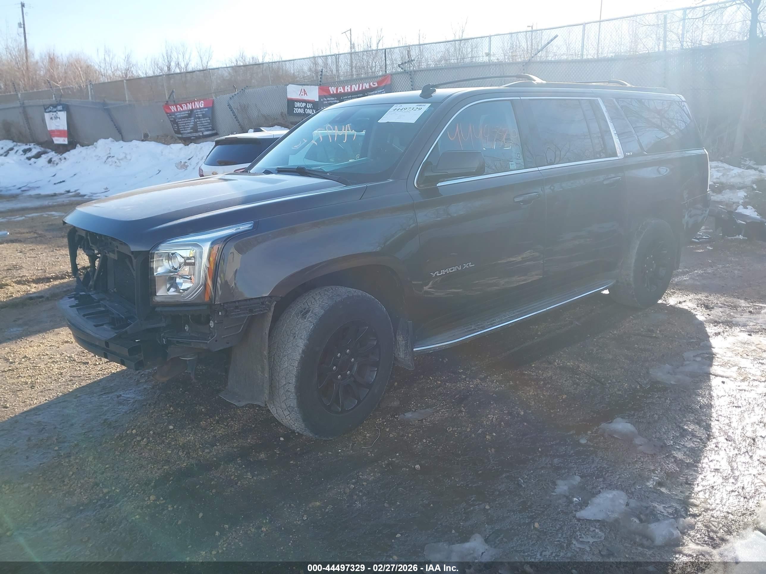 GMC YUKON image 2