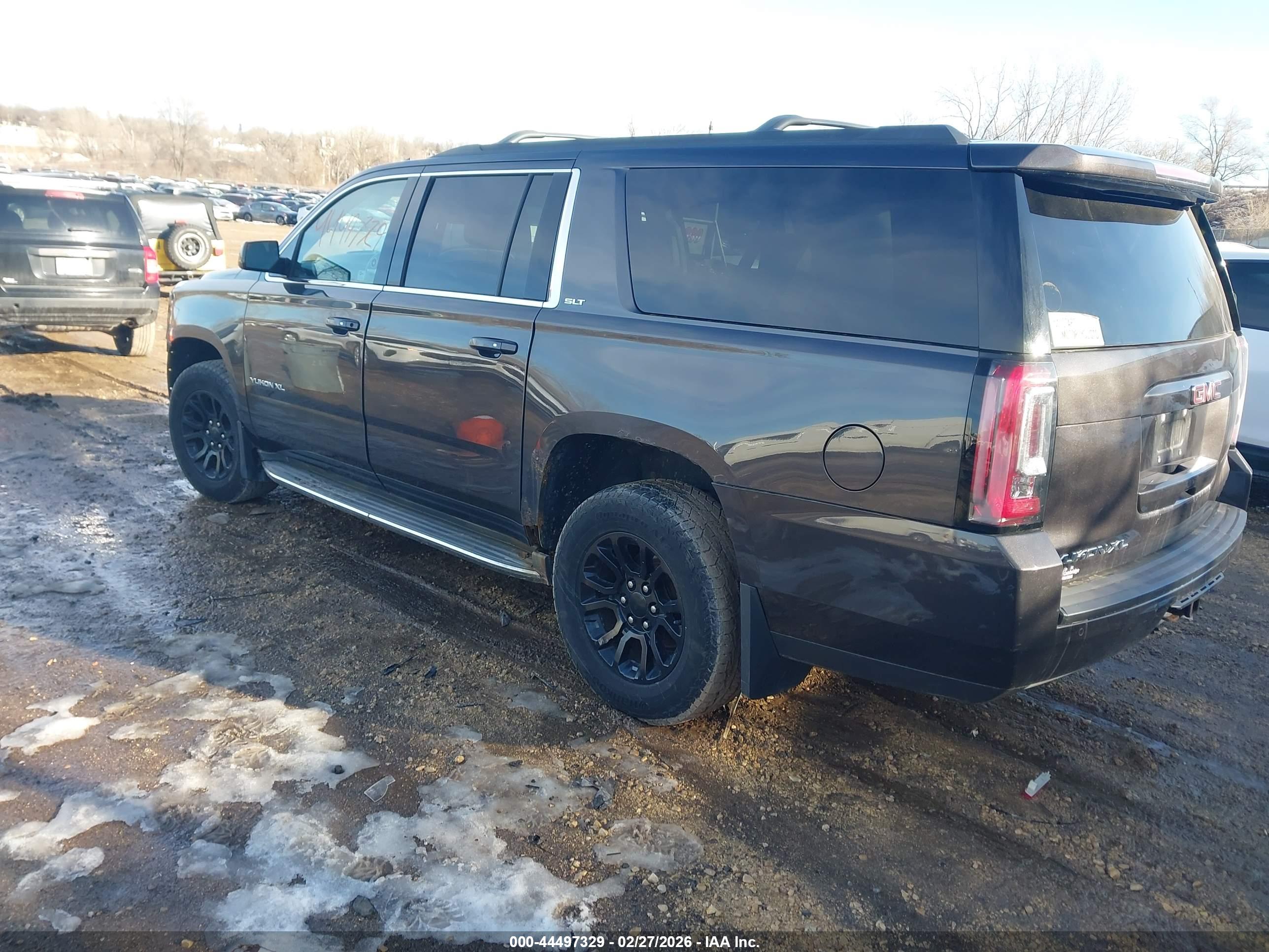GMC YUKON image 3