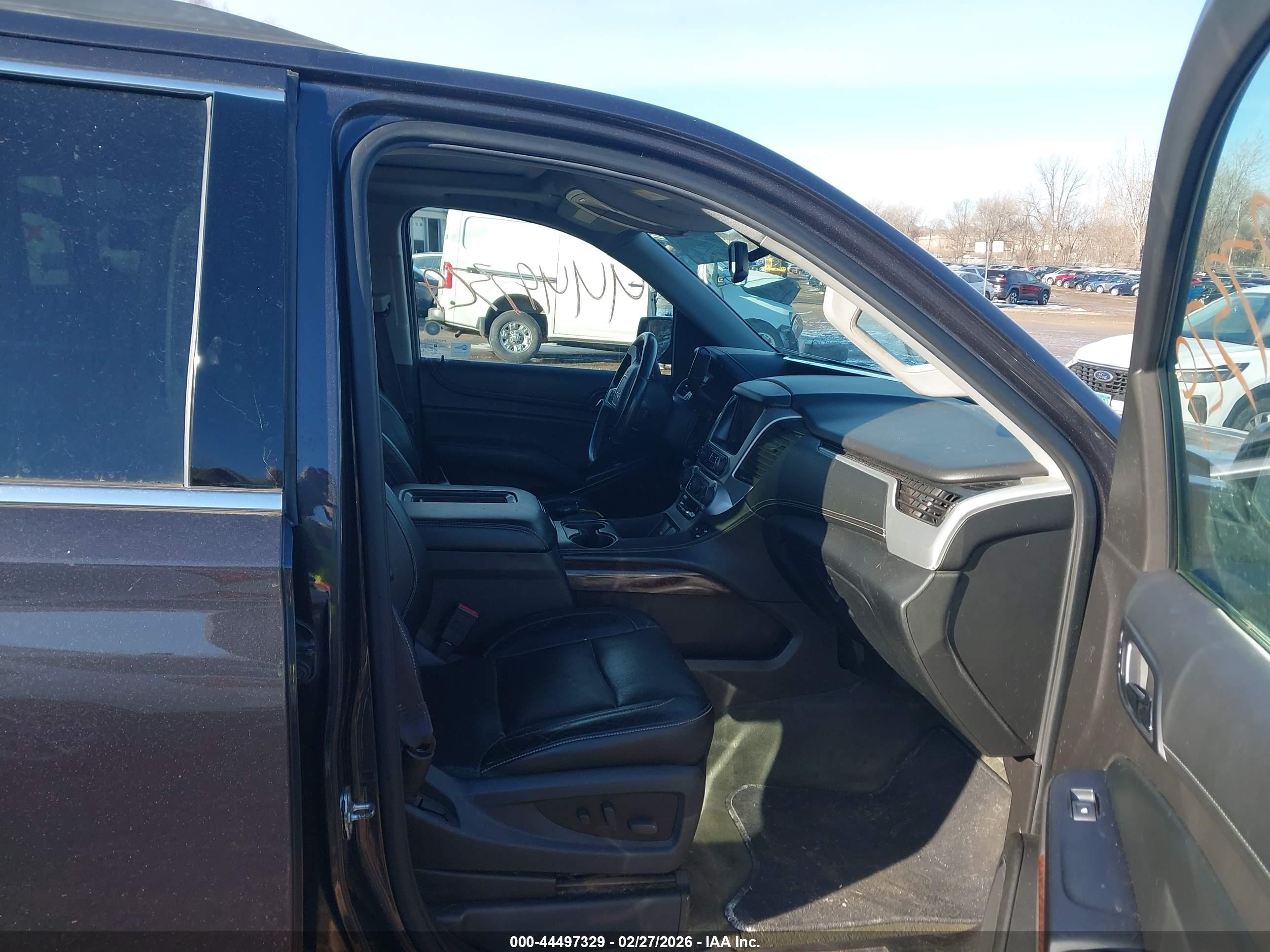 GMC YUKON image 5