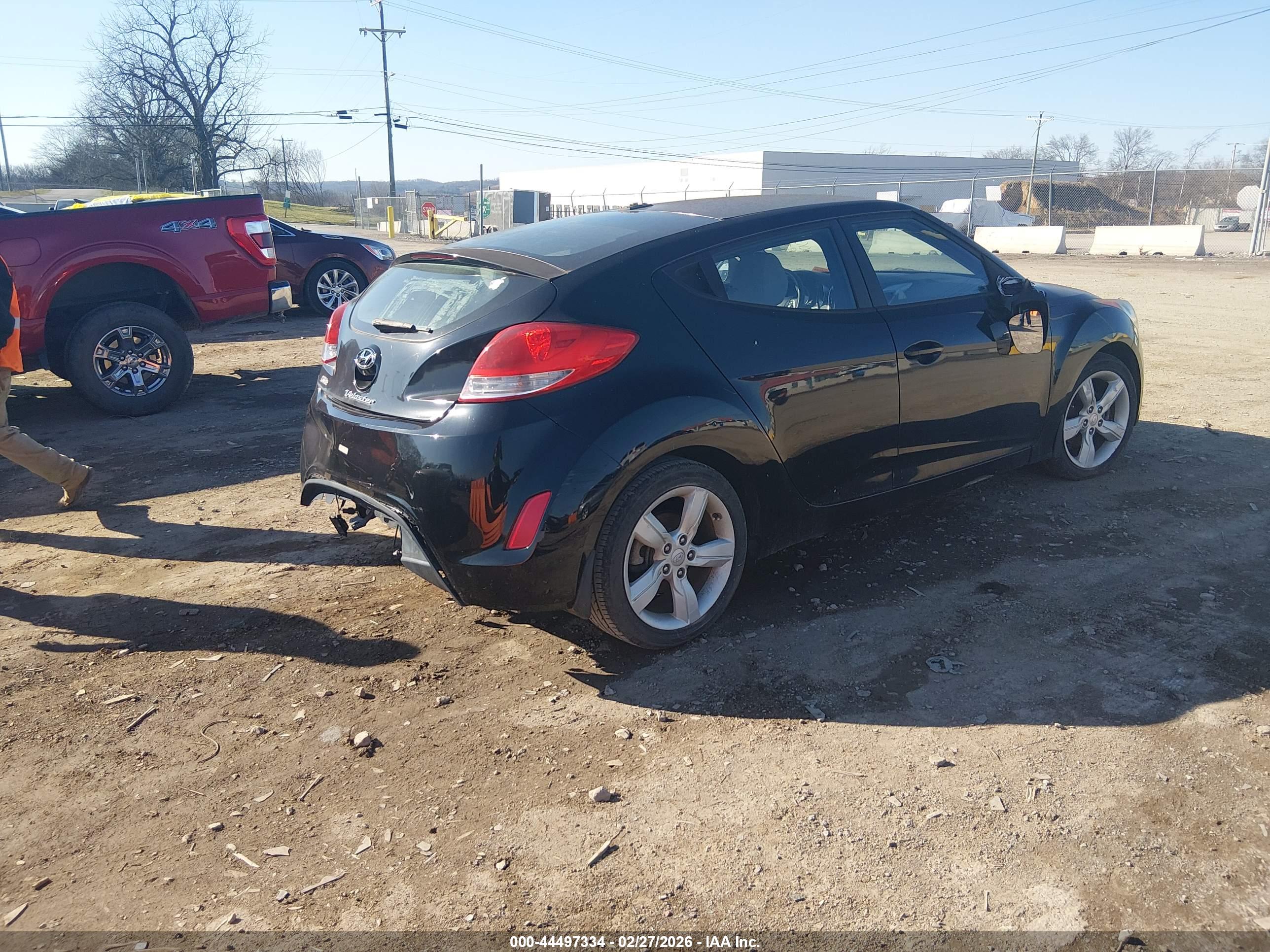 HYUNDAI VELOSTER image 4