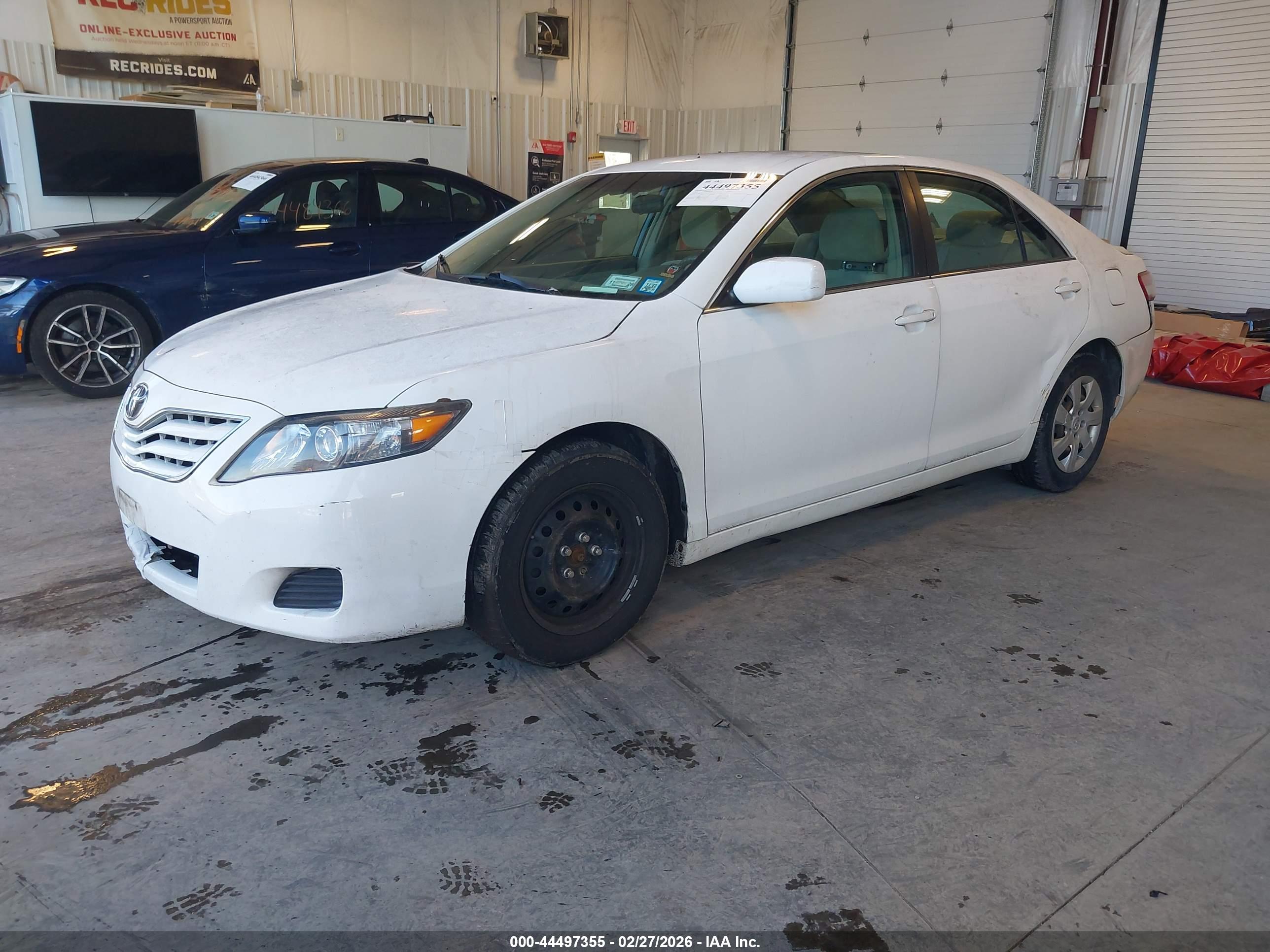 TOYOTA CAMRY image 2