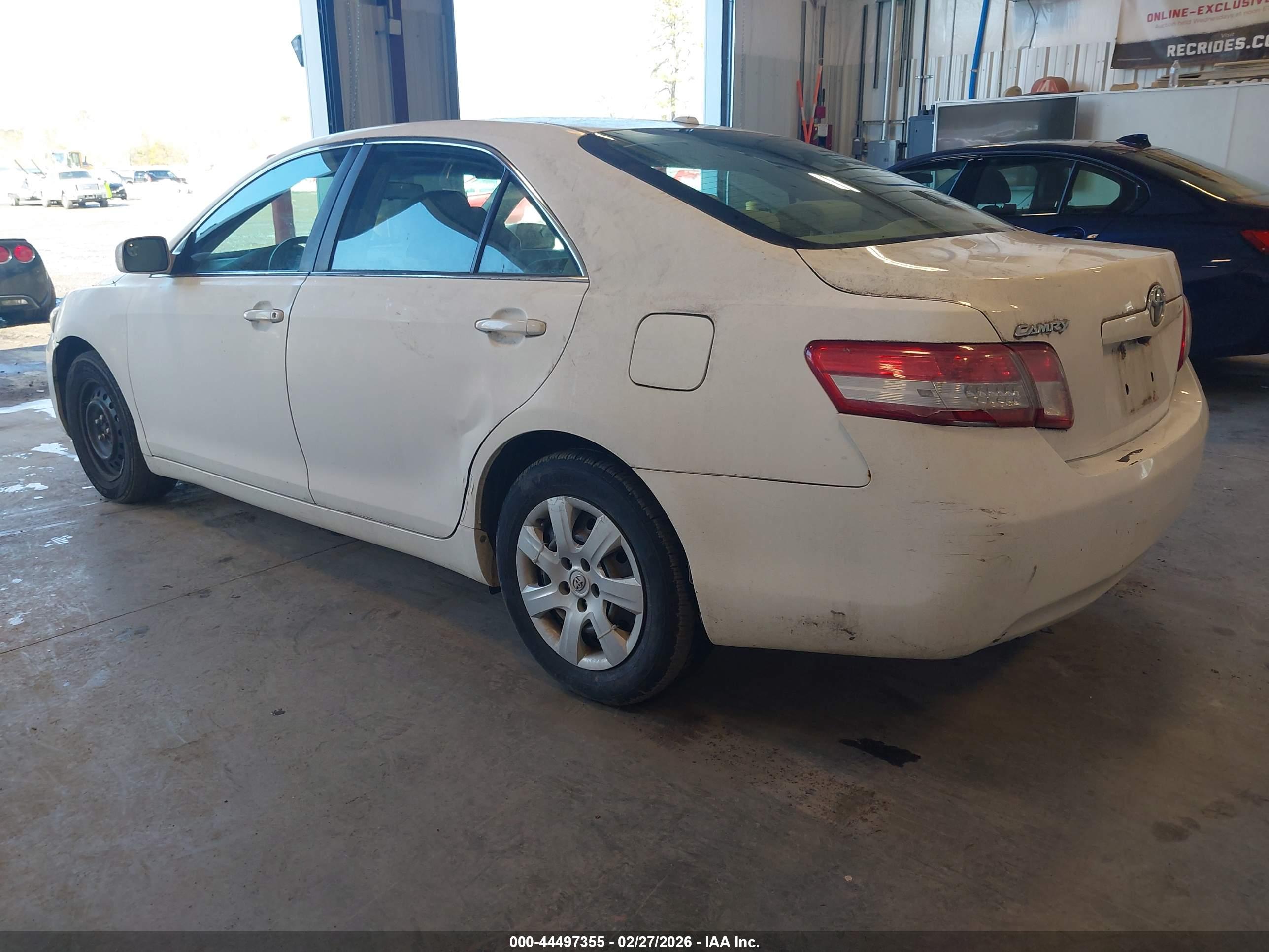 TOYOTA CAMRY image 3