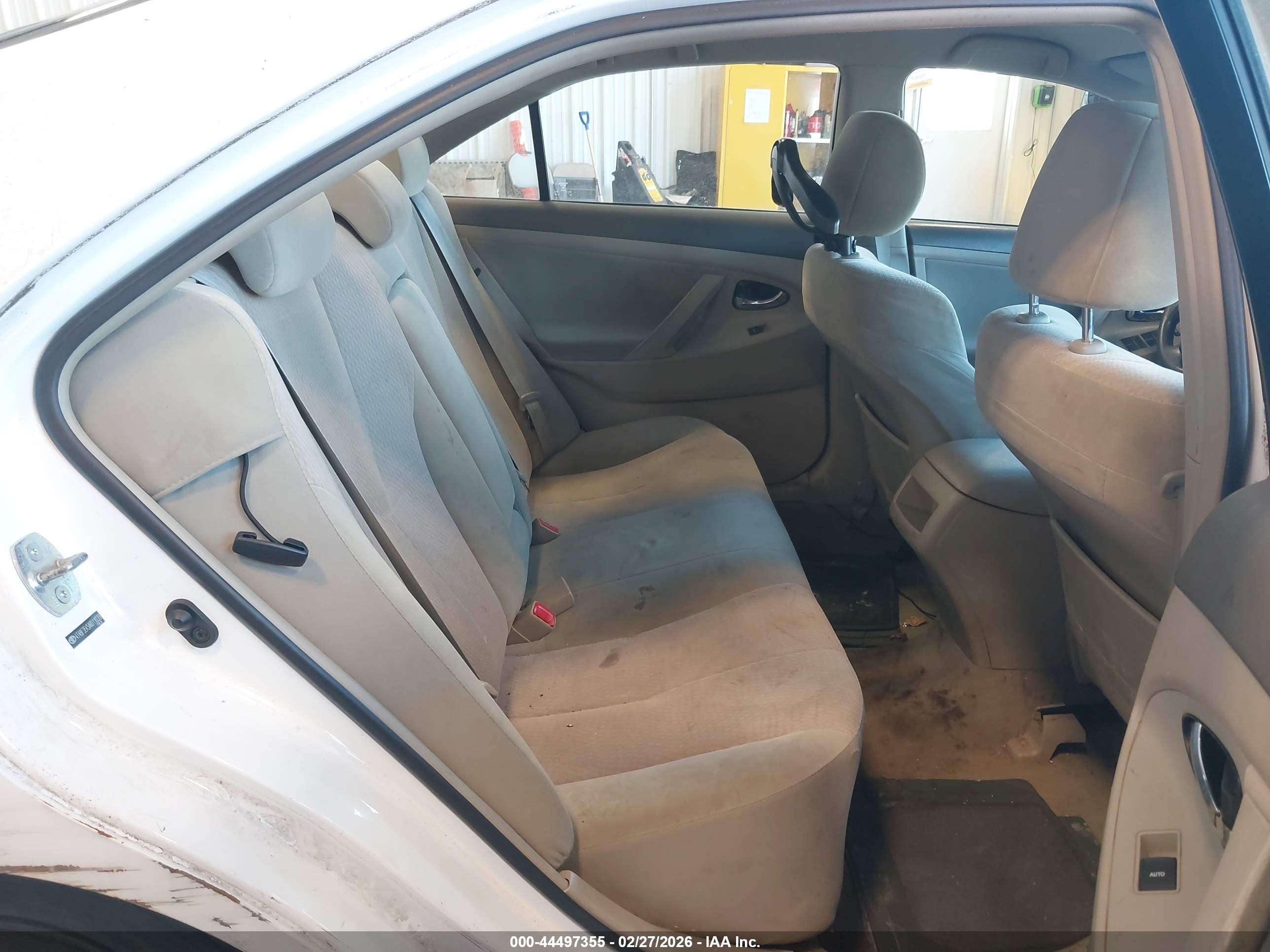TOYOTA CAMRY image 8